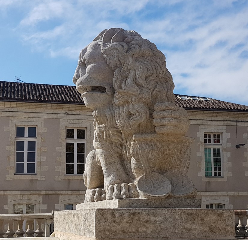 Allees DEtigny Lion droite [1280x768].jpg