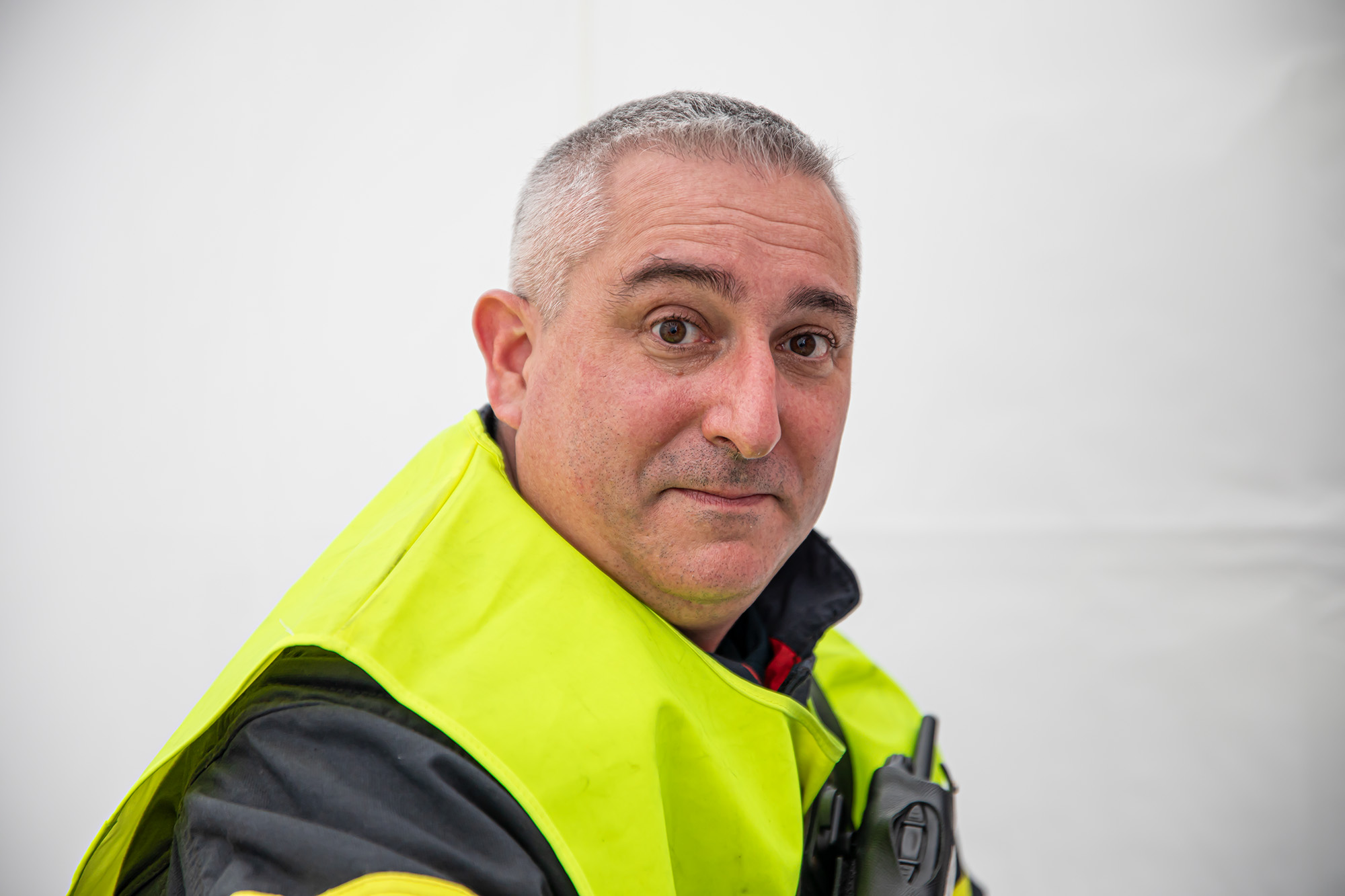 13 Le cdt Jean-Christophe Claverie enlève le masque pour la photo 1bis 031220.jpg