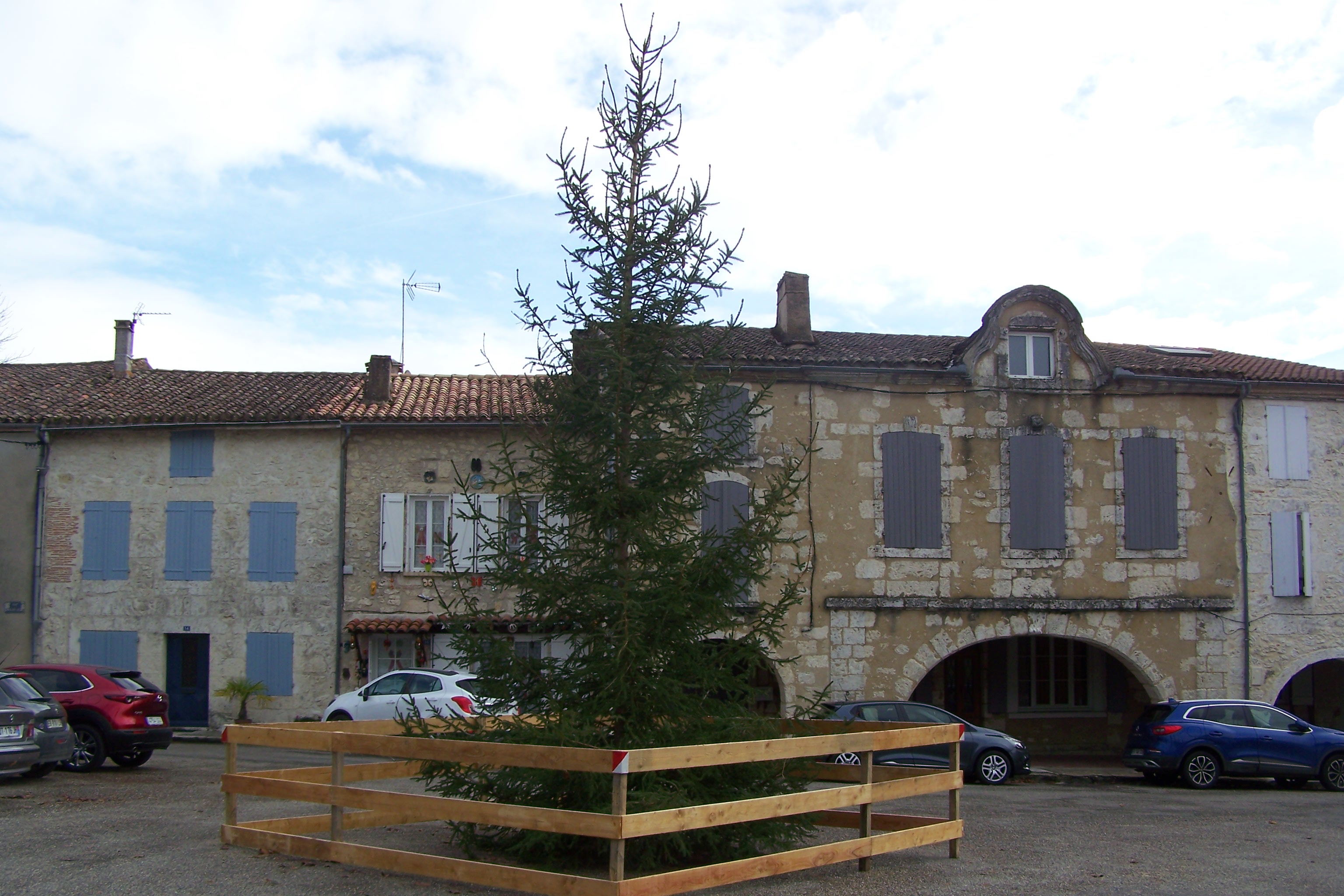 photo de la médiathèque de Saint-Clar 015.JPG