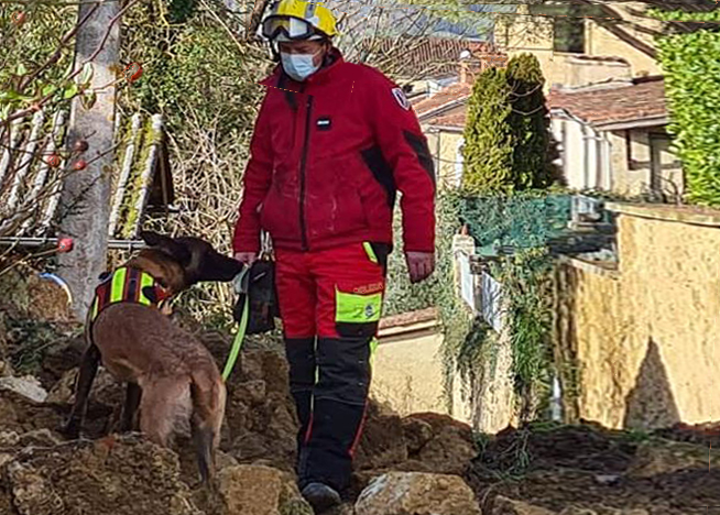 effondrement montesquiou chien.JPG