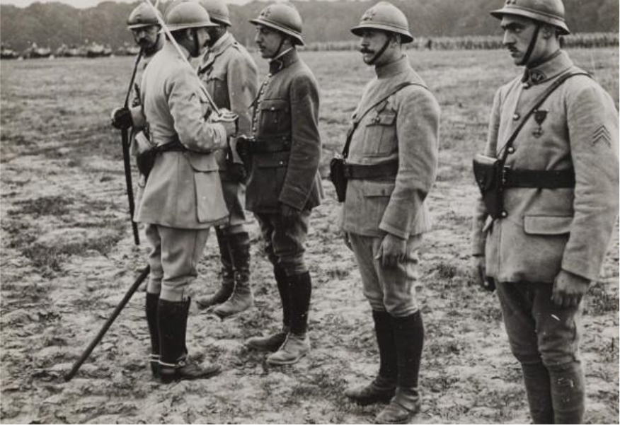 DR Décorations sur le terrain en 1917.jpg