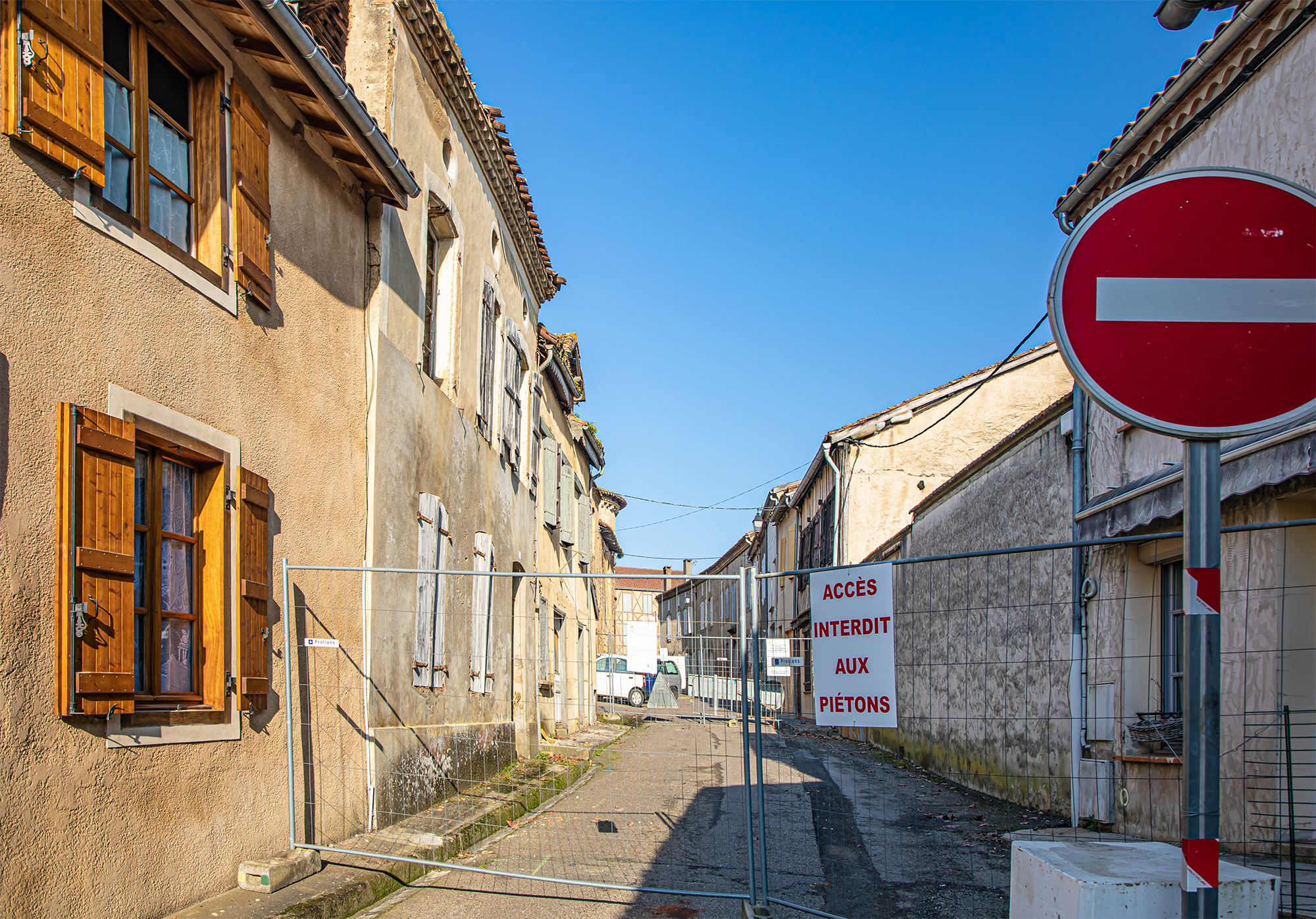 7 Vue de la rue du Four de rue des Pénitents 1bis 100121.jpg