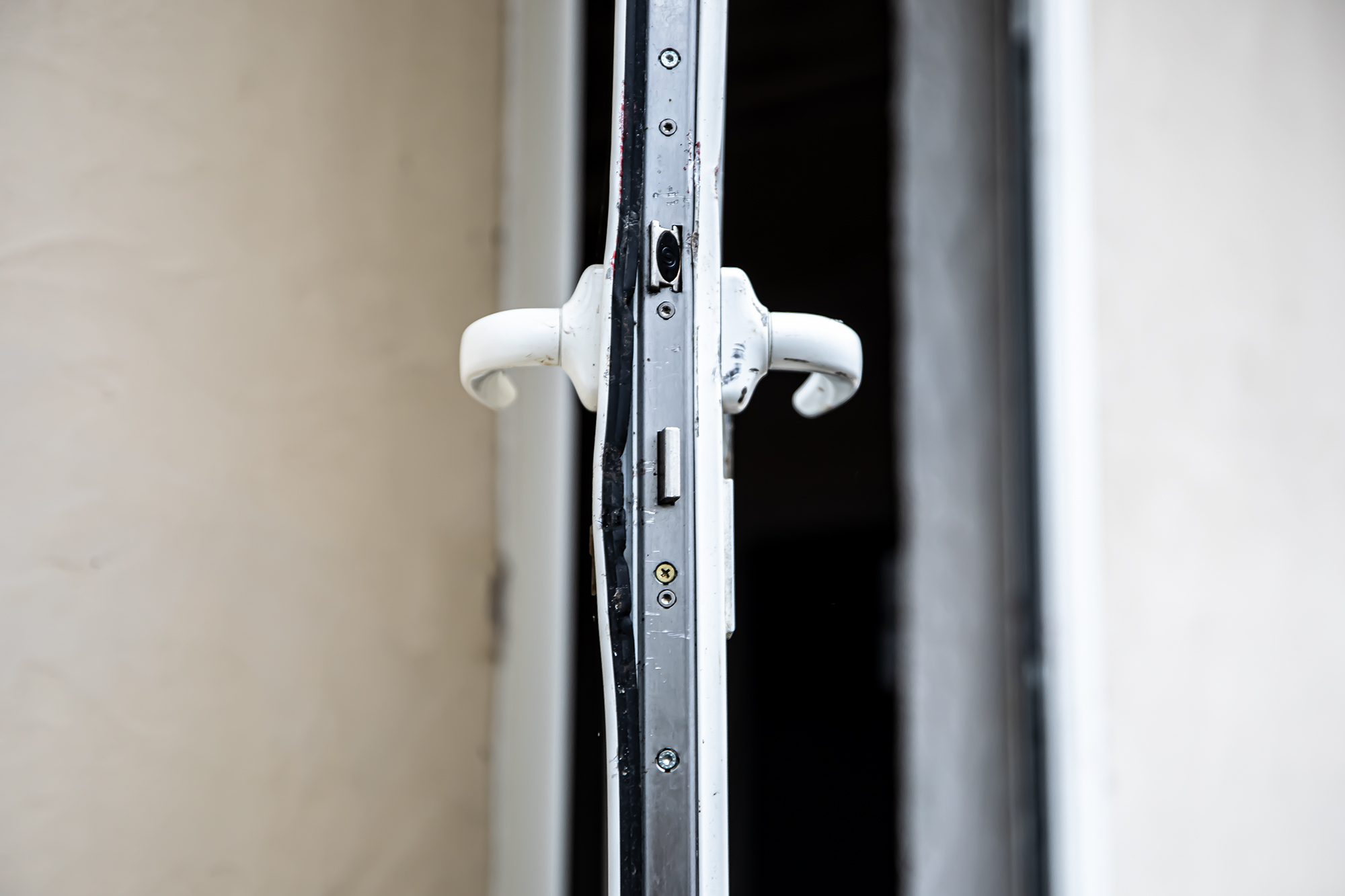 3 Porte du local des chasseurs fracturée 1bis 230121.jpg