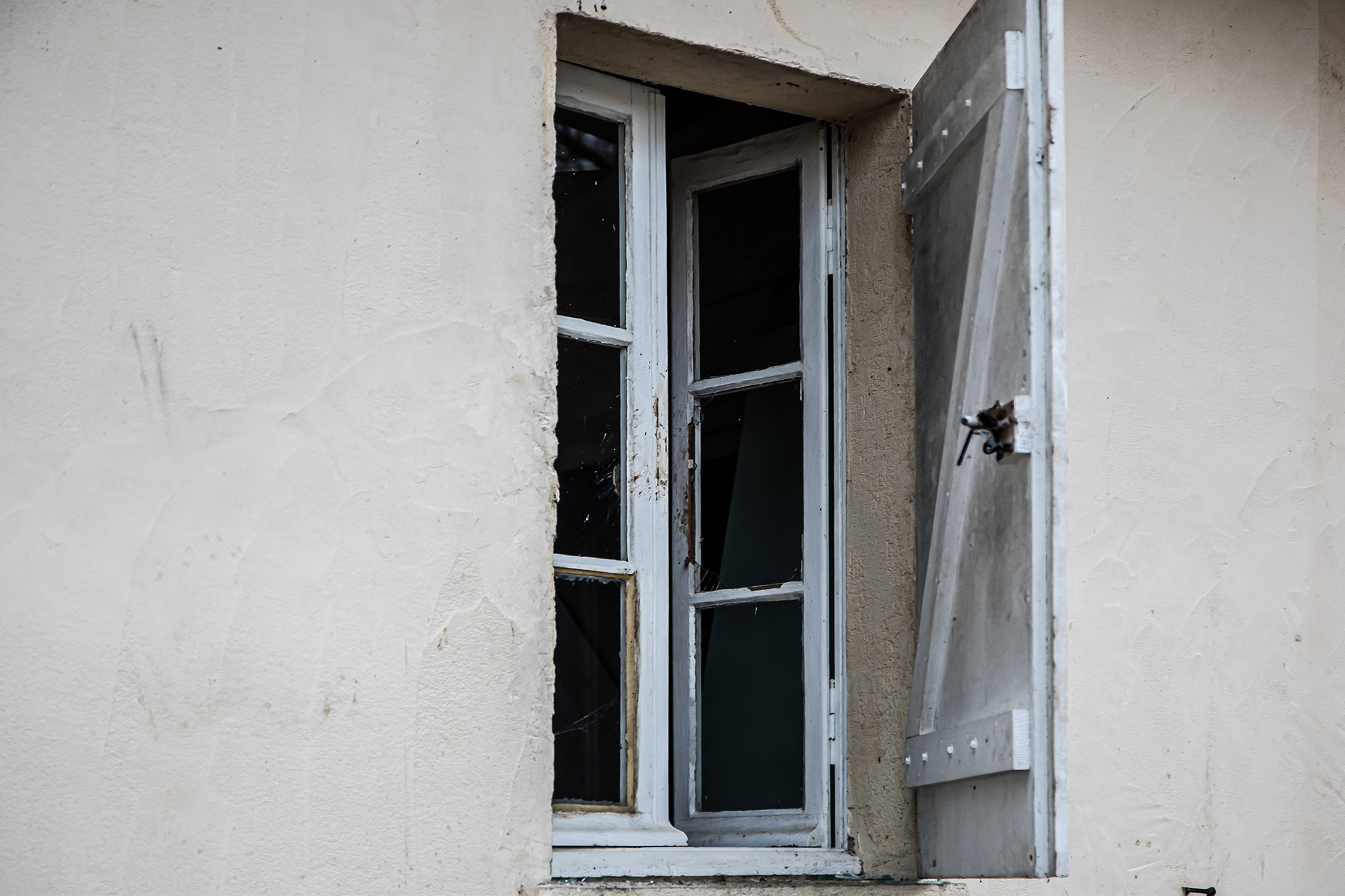 1 Fenêtre fracturée au local des chasseurs 1bis 230121.jpg
