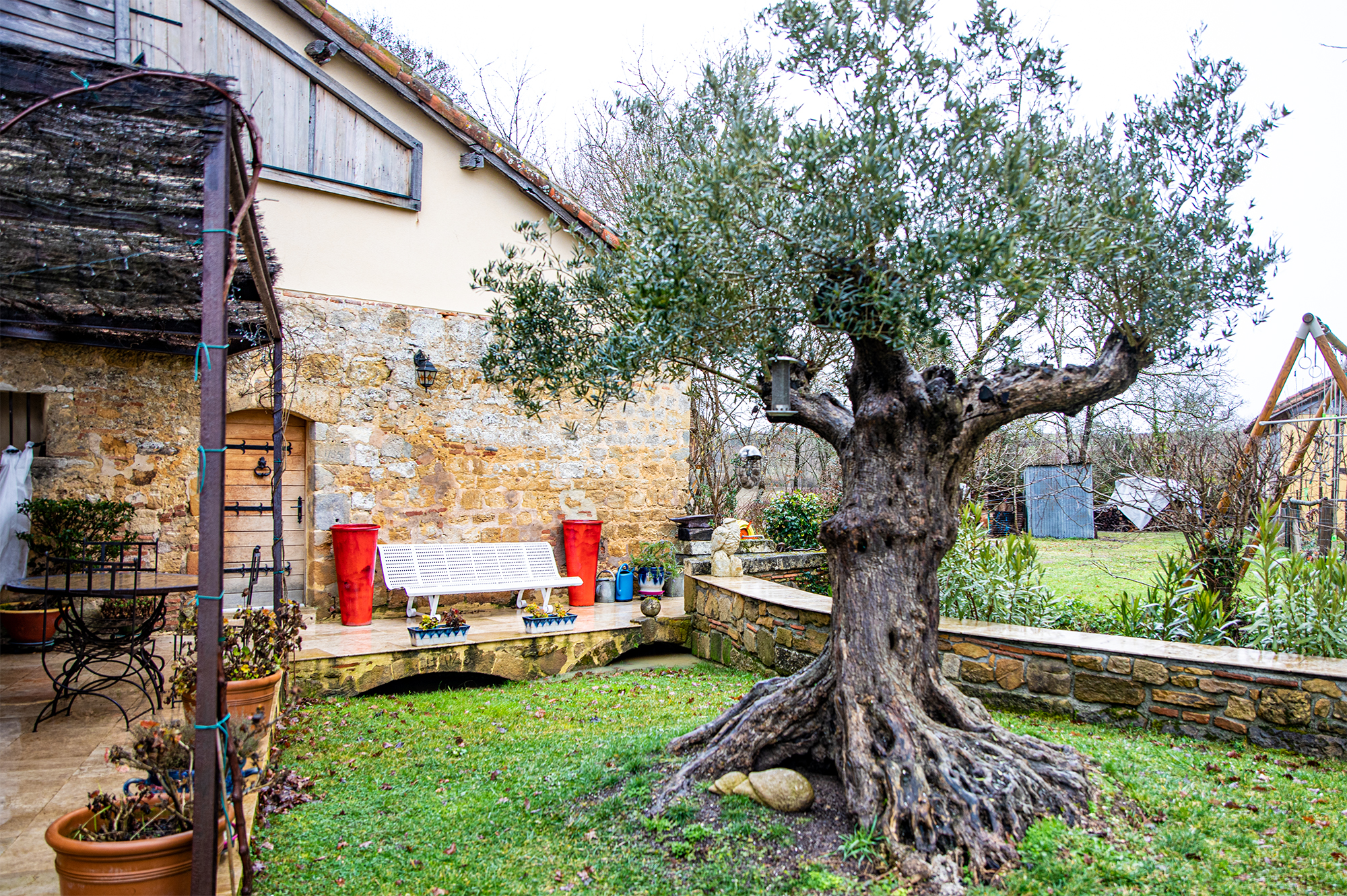8 L'ancien bassin et les 2 bouches d'eau àg l'entrée 1bis 250121.jpg