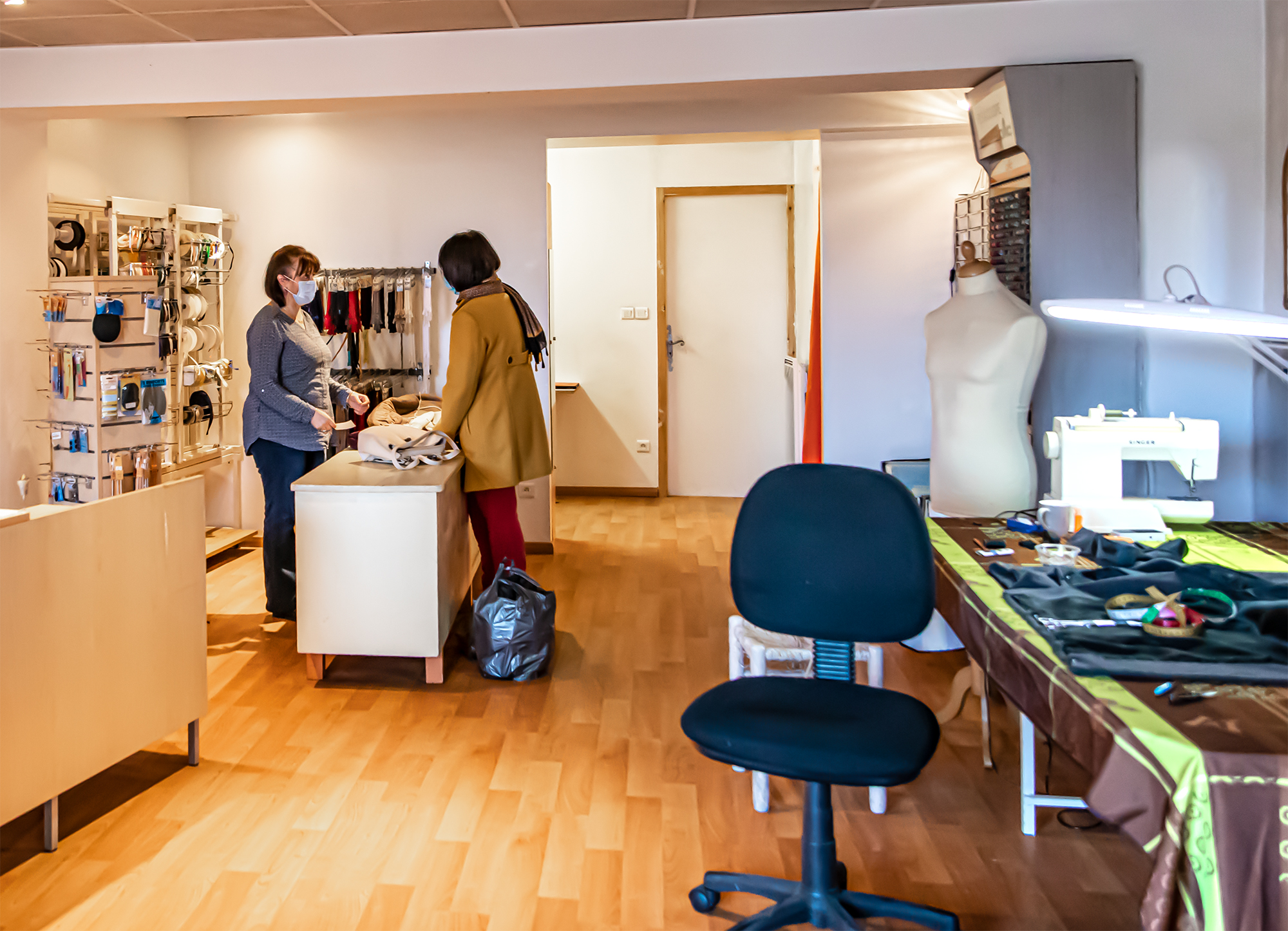 4 Lydia Magalhaes avec une cliente 1bis 300121.jpg
