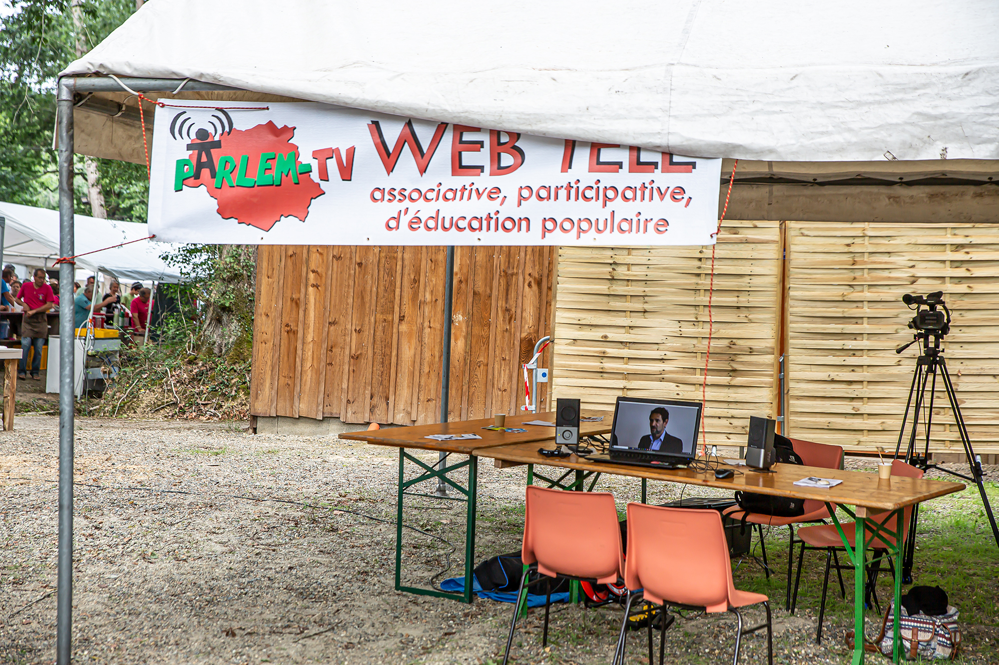 3  Stand de Parlem TV à l'Ecofête de Perchède 1bis 070719.jpg