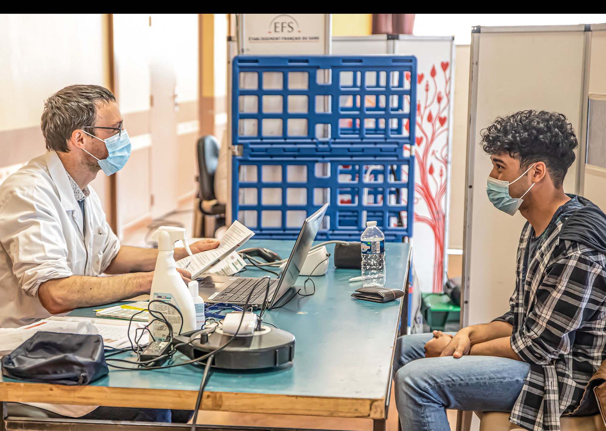 1 Le médecin interroge un donneur avant le don 1bis 040221.jpg