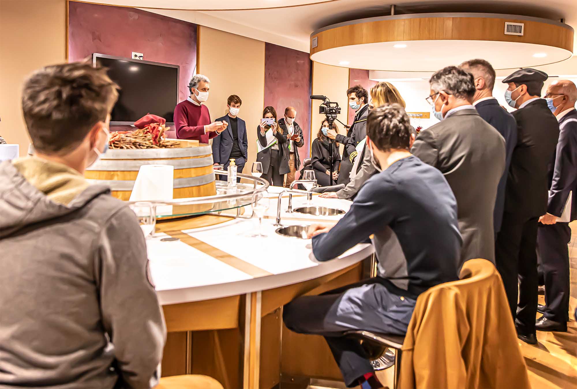 18 Visite de la salle de dégustation Plaimont 1bis 220321.jpg