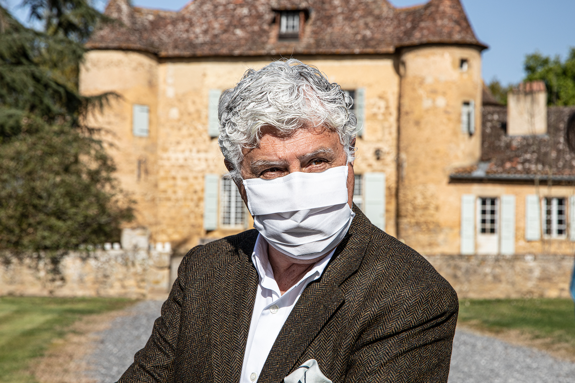 0bis Philippe Martin devant le château de sabazan 1bis 300321.jpg