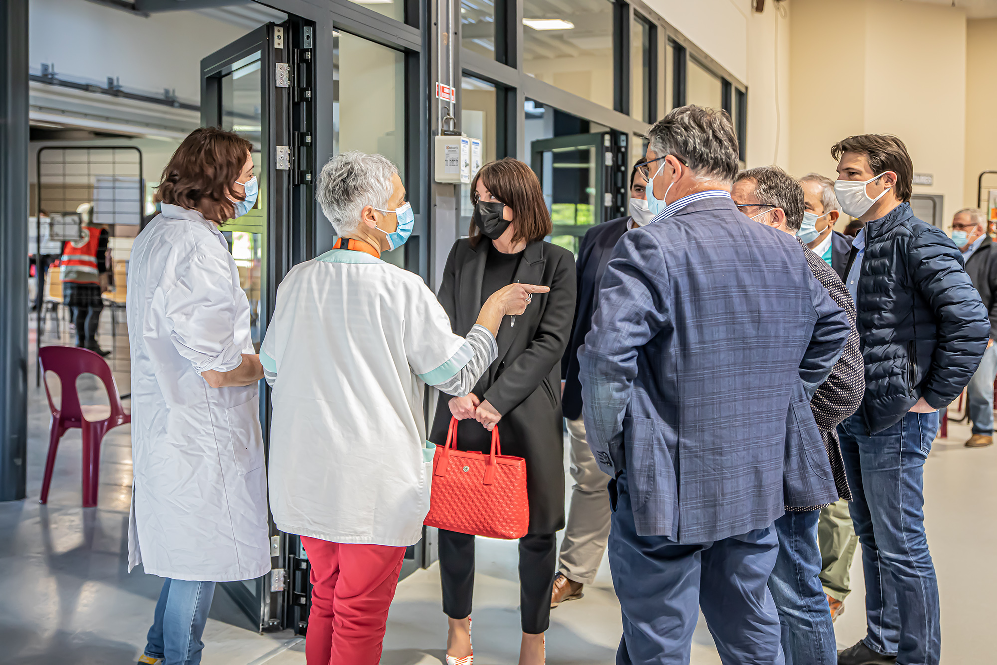 6 Echanges avec le Dr Françoise Charrier et l'infirmière Marie-Paule Jacoumet 1bis 070421.jpg