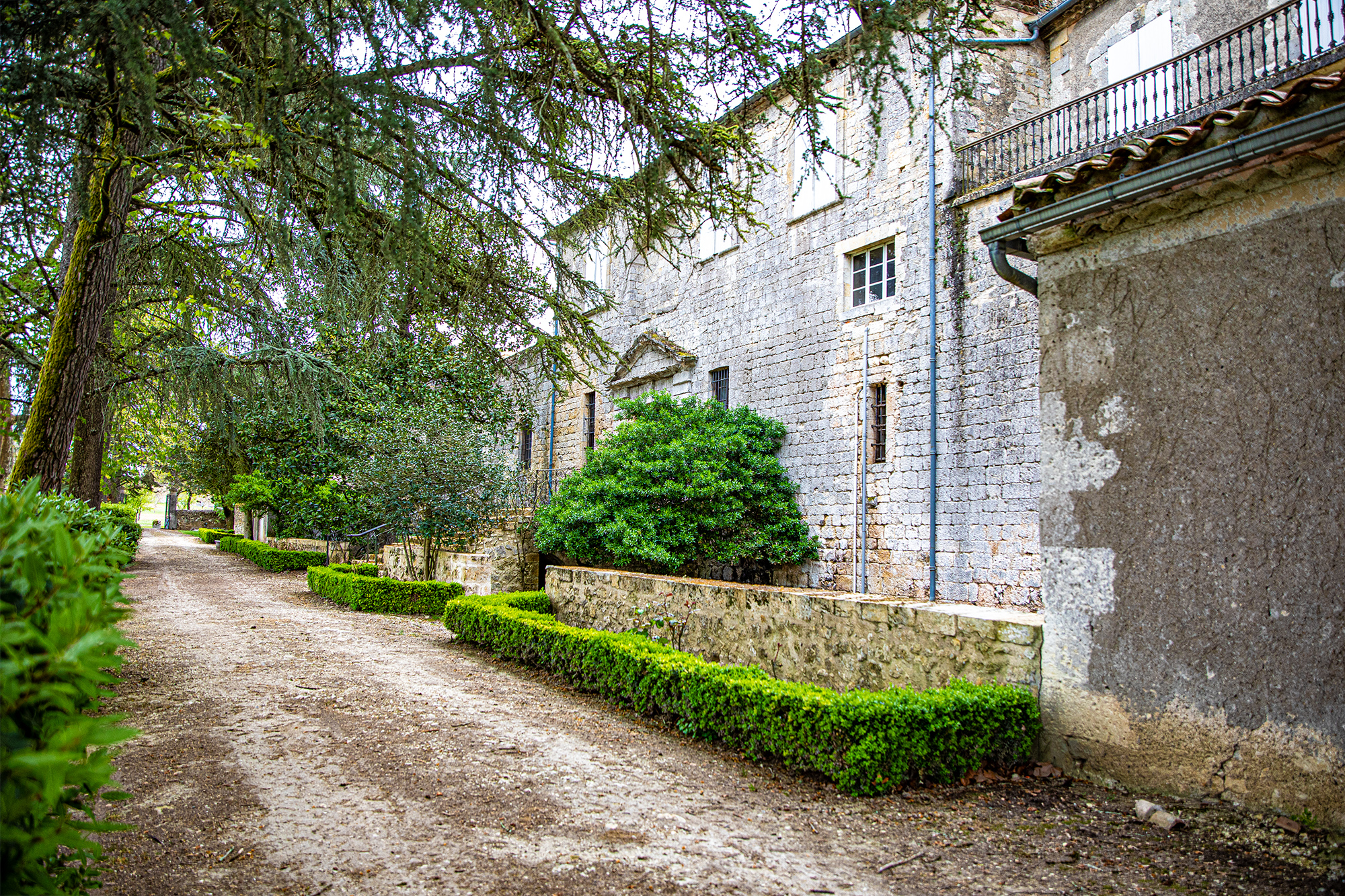 8 Les arrières du château de Cassaigne 1bis 090421.jpg