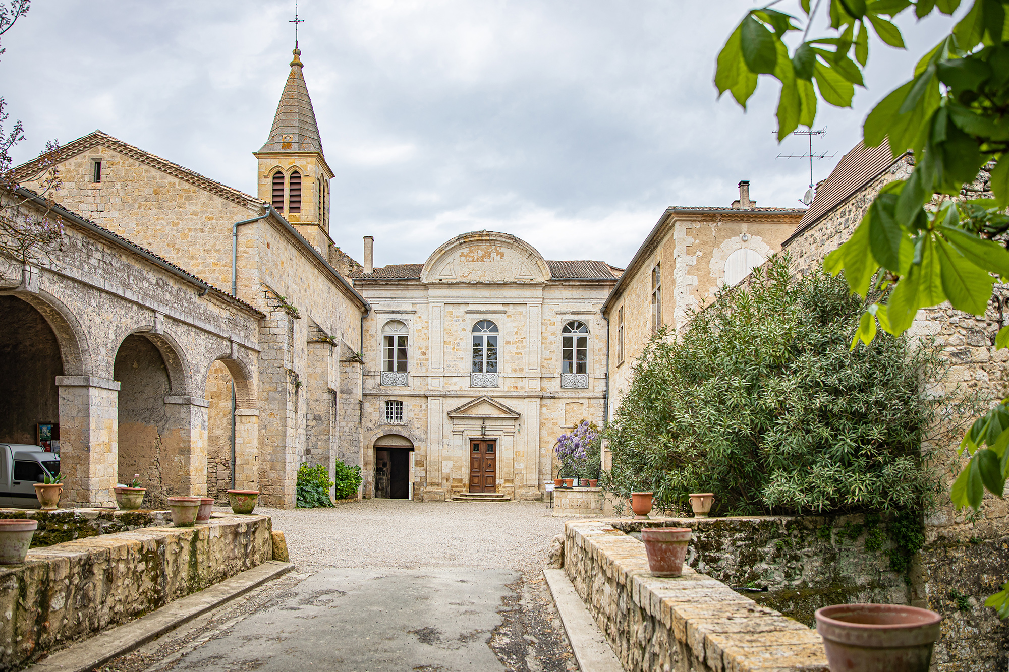 5 Extérieur château de Cassaigne 1 090421.jpg