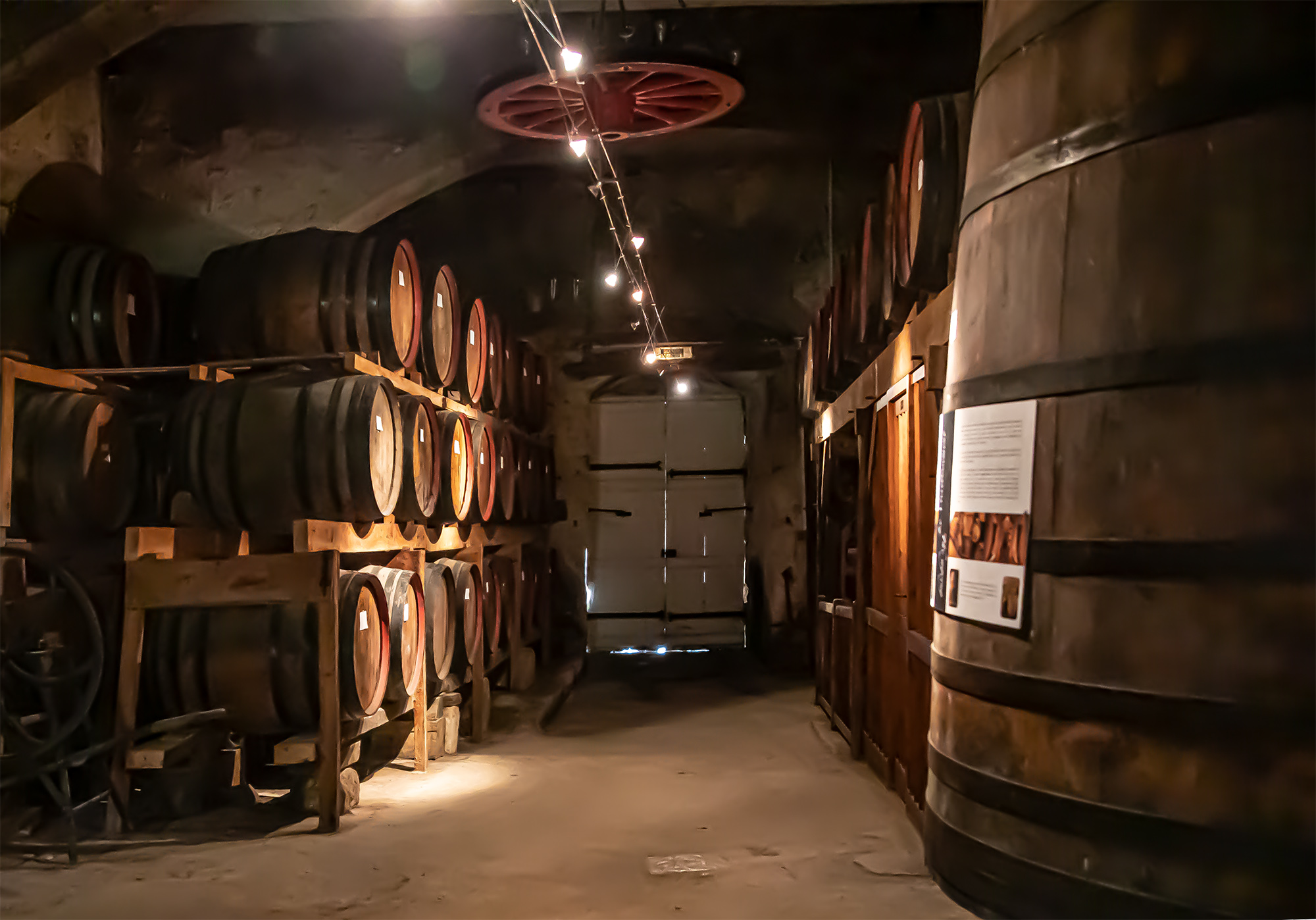 14 Le chai d'armagnac château de Cassaigne 1bis 090421.jpg