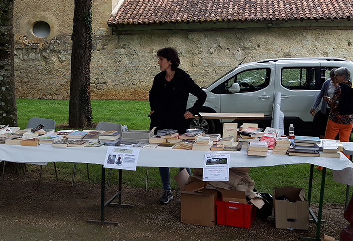 cham salon livre isle noe.jpg