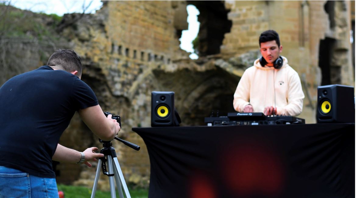 wolf dj lareole 1.JPG