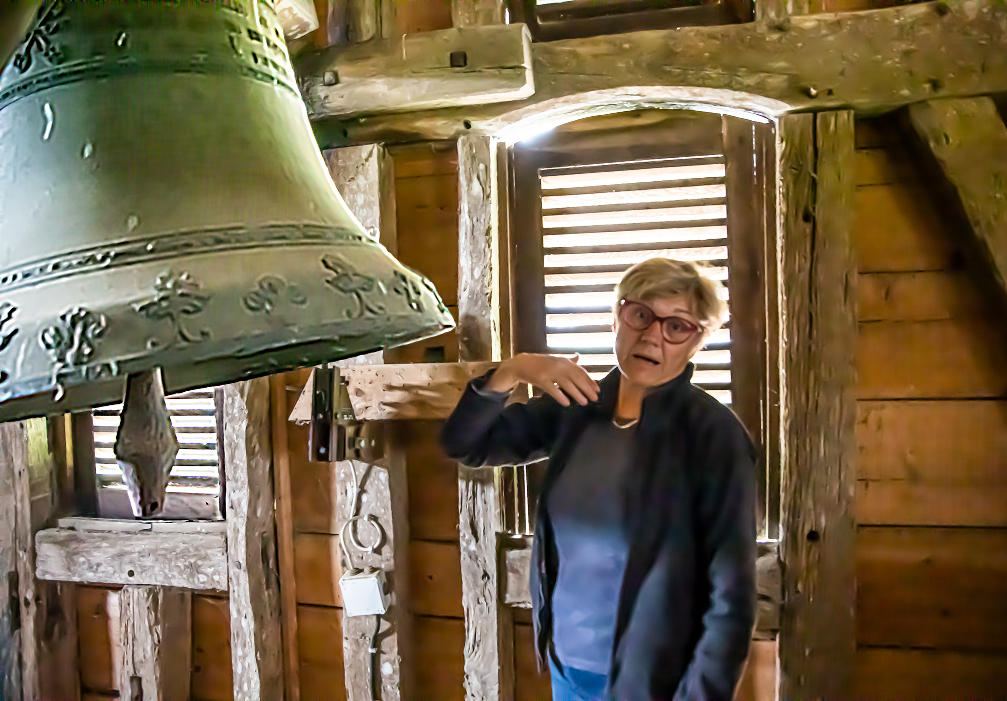 5 Sabine Darrigan explique la cloche 1bis 150721.jpg