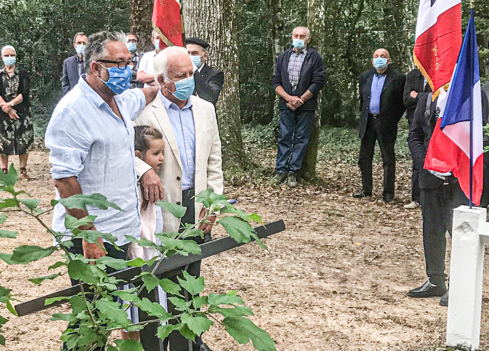 DR 1 Patricia Galabertdépôt de gerbe et recueillement famille Labastie.jpg