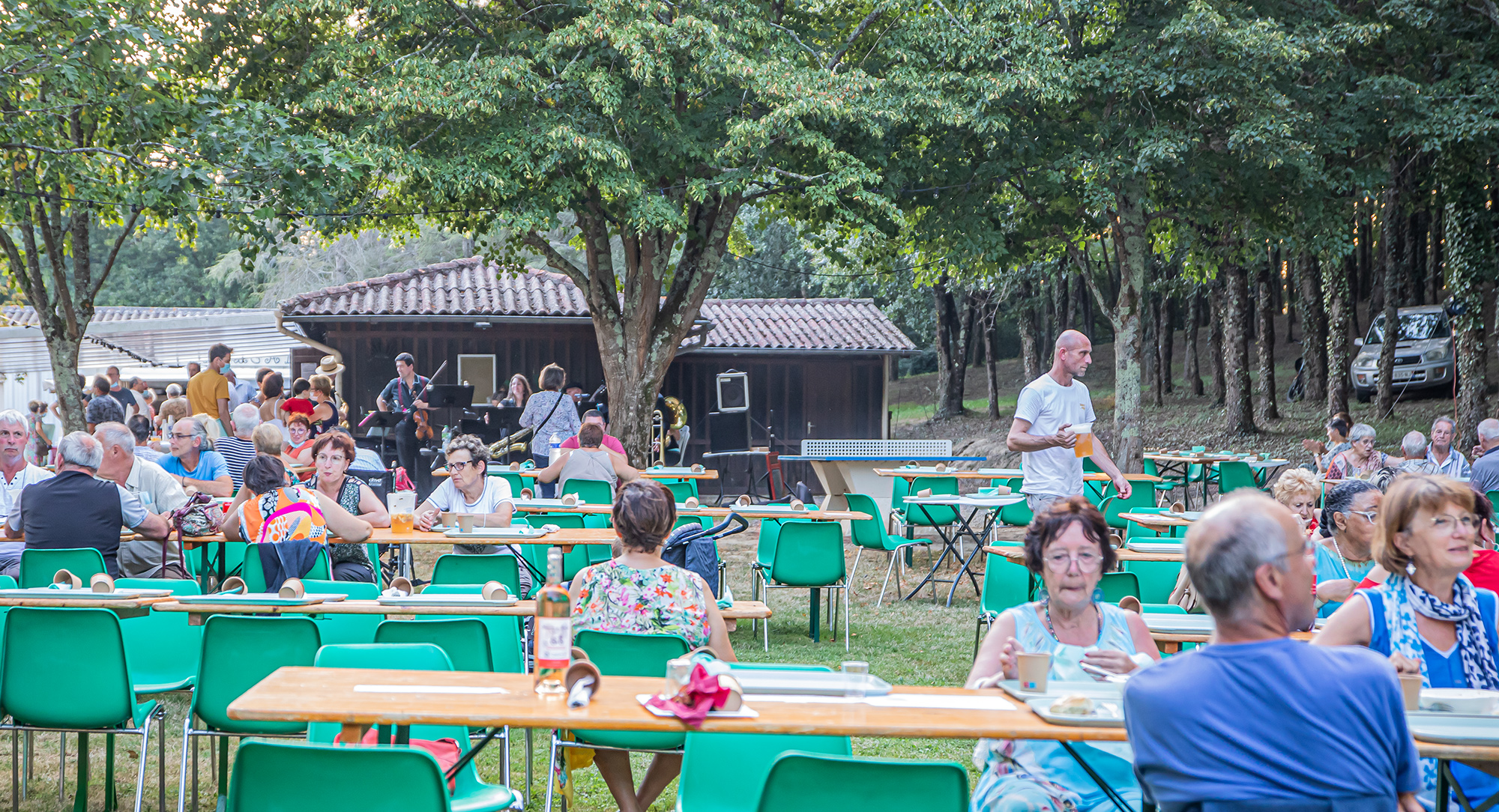 2 Dîner au bord du lac du Houga 1bis 140821.jpg