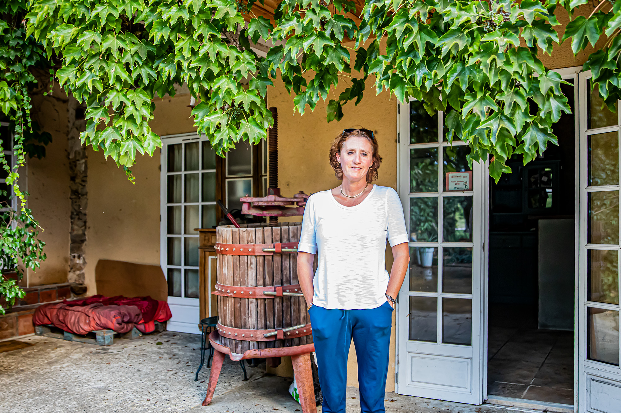 12 Laurence Van De Casteele devant sa maison 1bis 150921.jpg