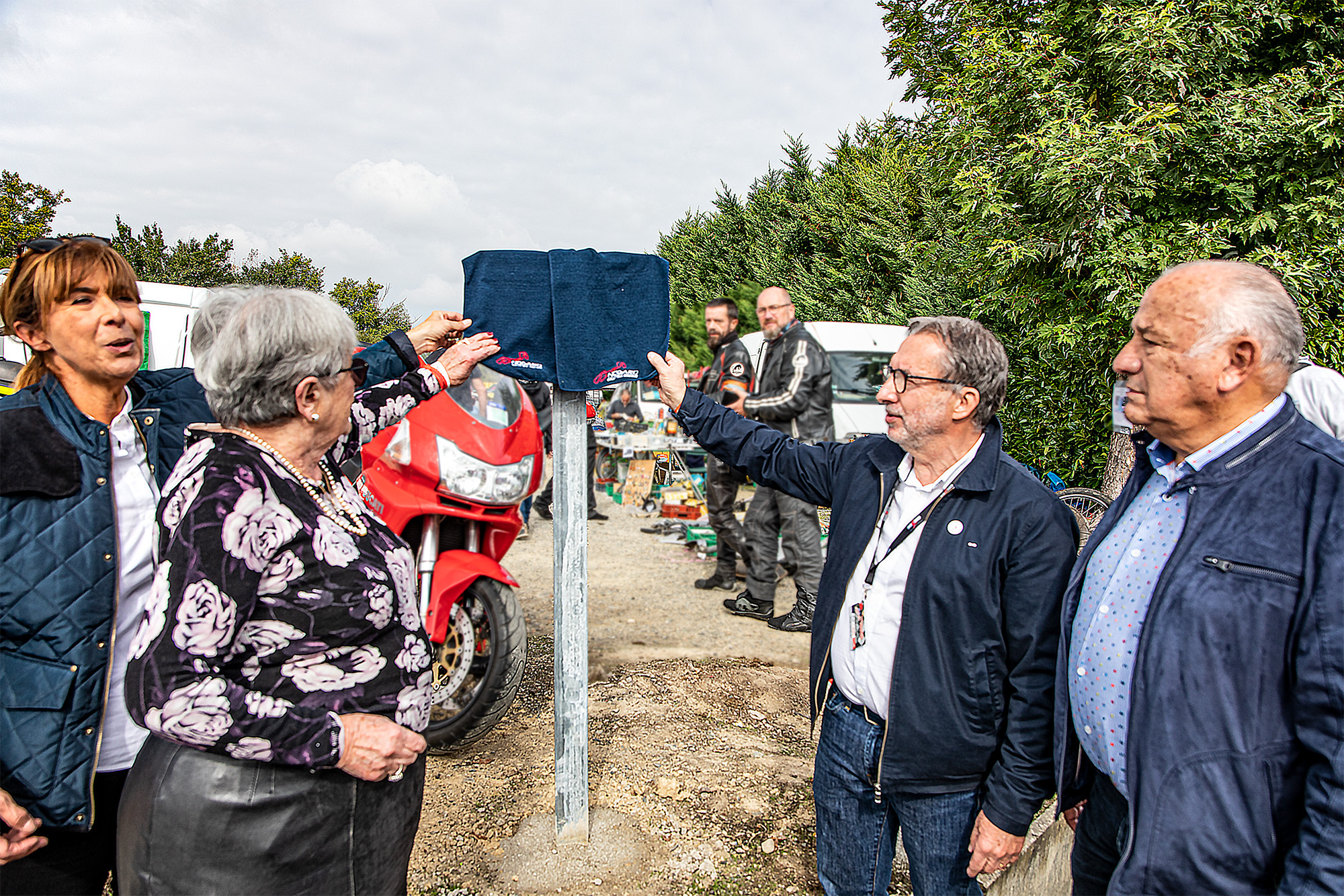 7 Dévoilement de la plaque de l'avenue andré Diviès 1bis 101021.jpg
