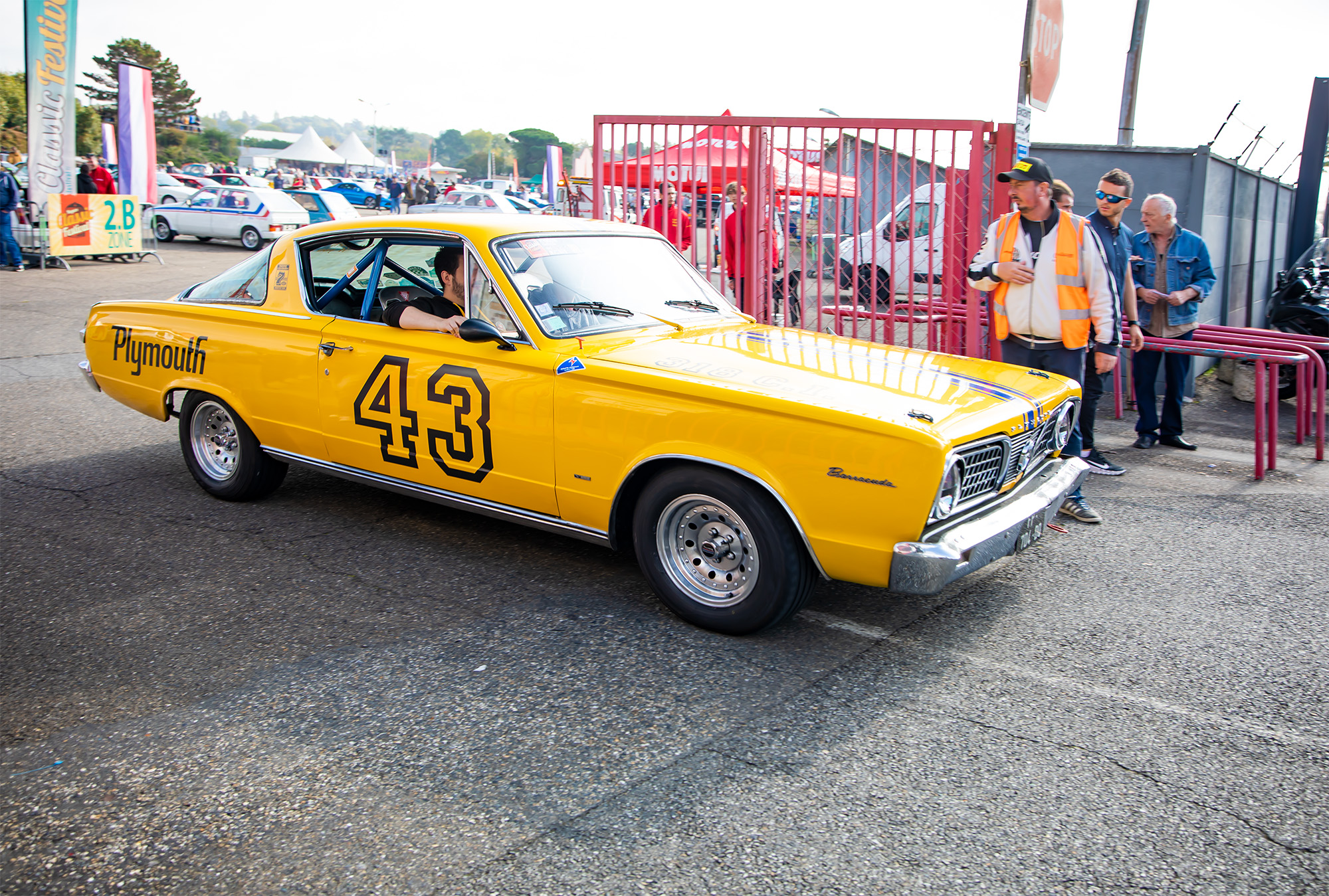 2 Plymouth Barracuda  Classic Festival 1bis 101021.jpg