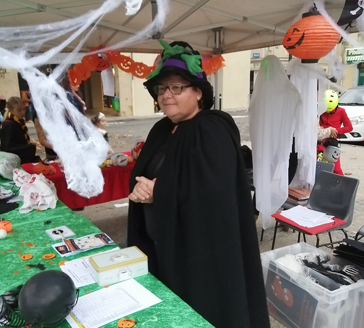 halloween une sorciere 1.jpg