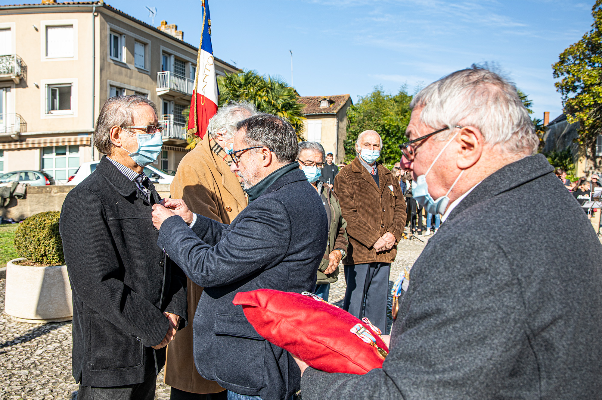 5 Christian Laporte reçoit la Croix du Combattant 1bis 111121.jpg