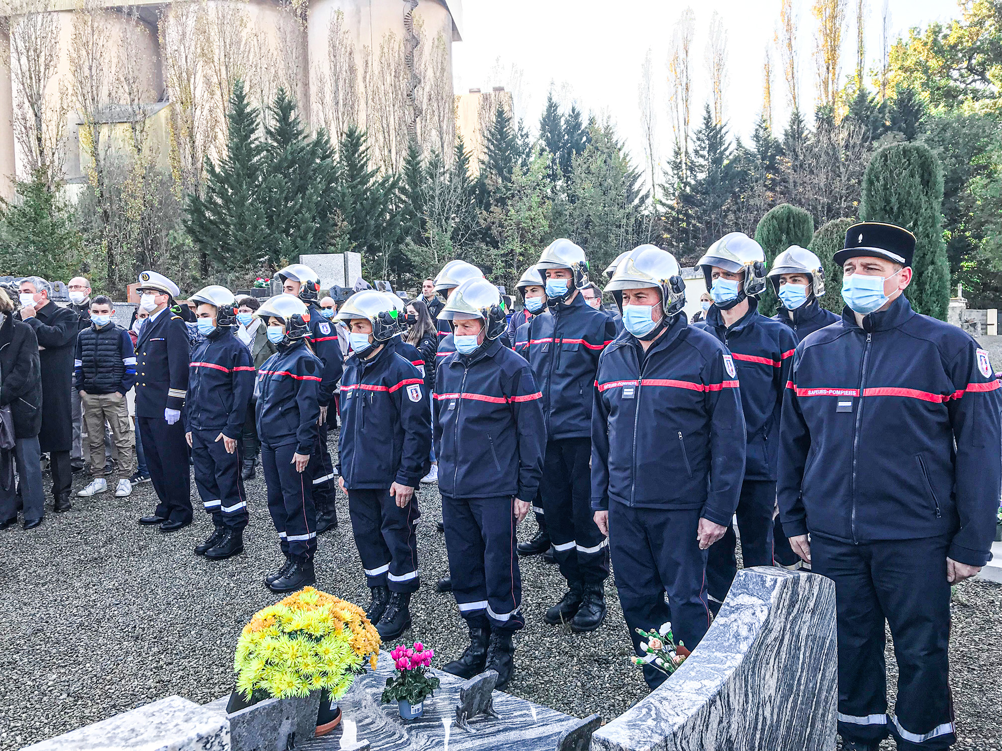 DR3 Patricia Galabert 11 novembre carré militaire pompiers.jpg