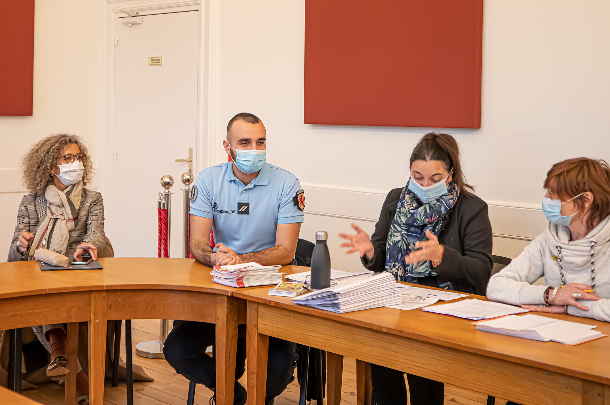3 Fabienne Lecron garde Adrien Roger Adressage Maryse Martinot 1bis 251121.jpg