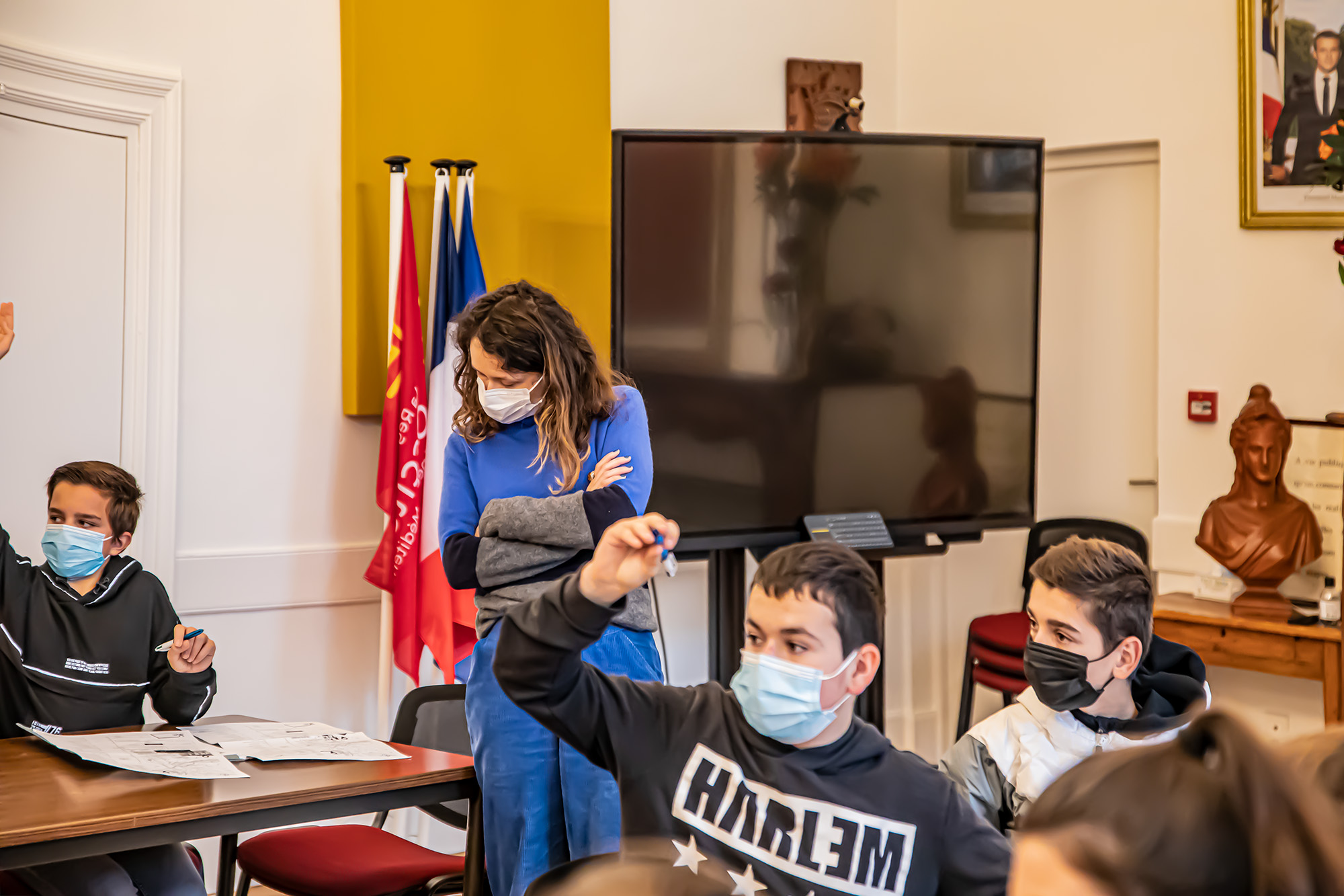 5 Les collégiens posent des questions 1bis 251121.jpg