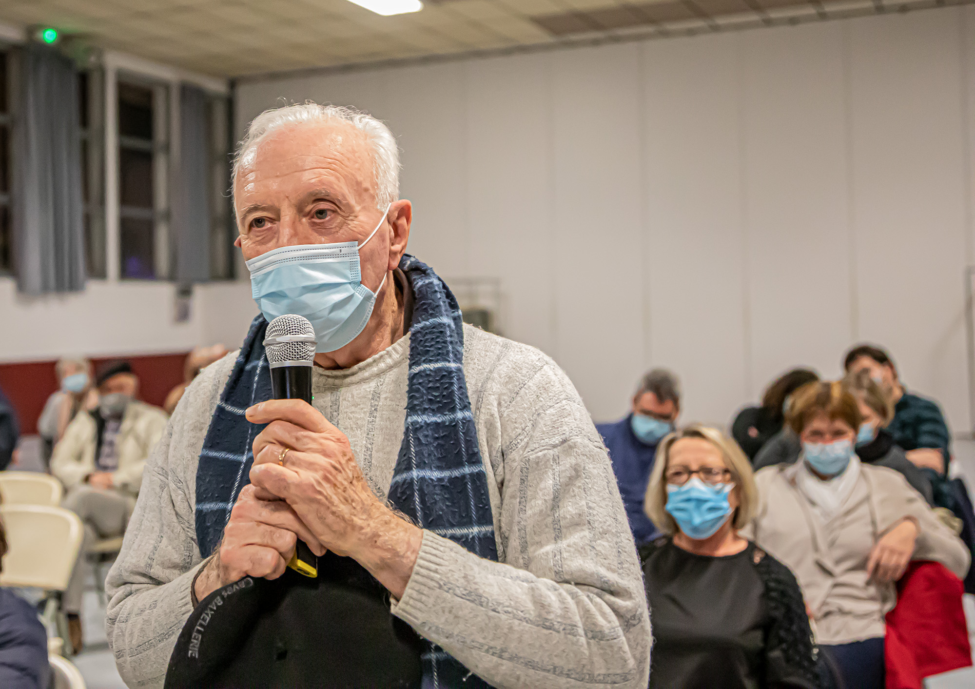 8 Un poseur de question 1bis 061221.jpg