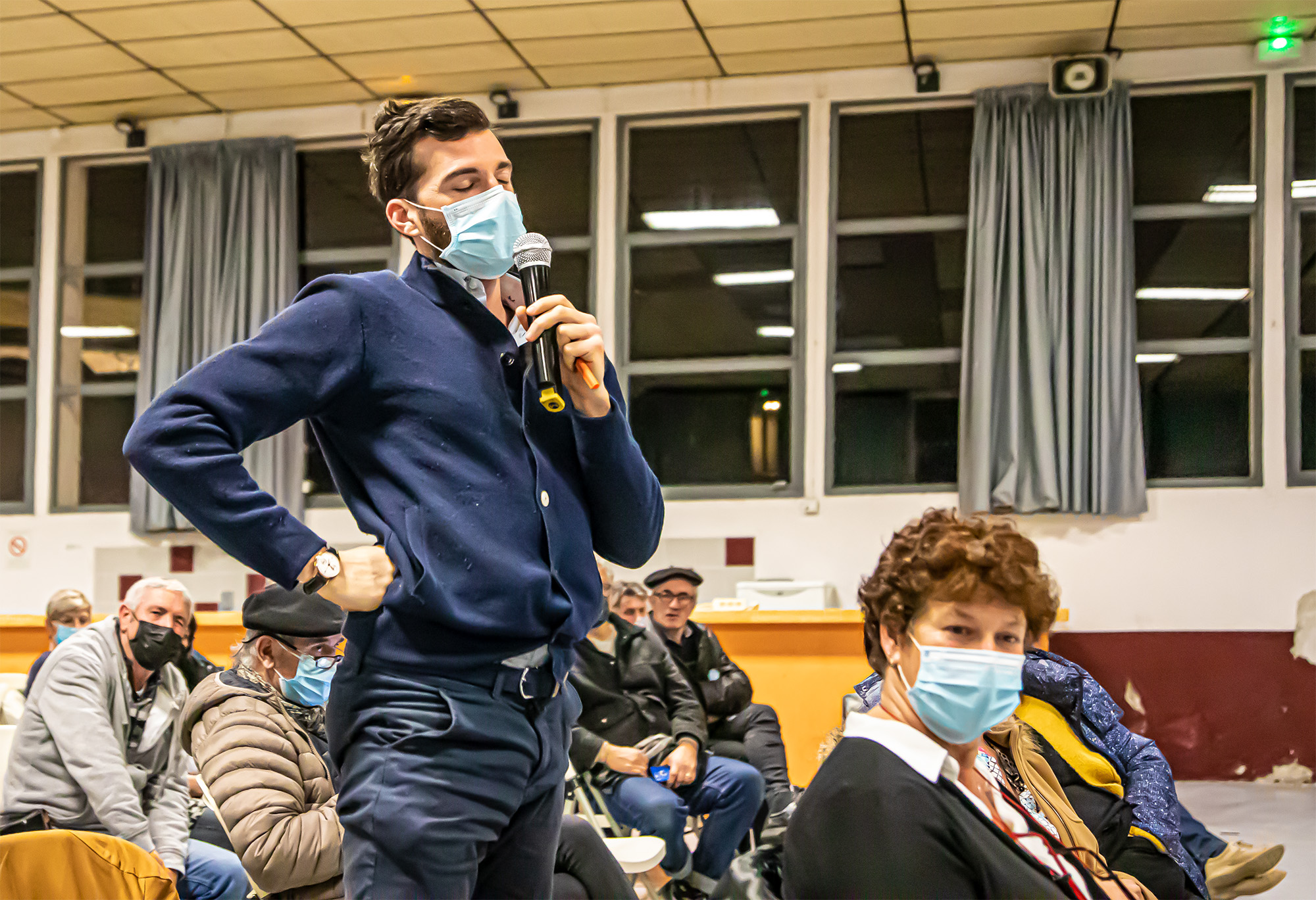 10 Poseur de question mélanchoniste 1bis 061221.jpg