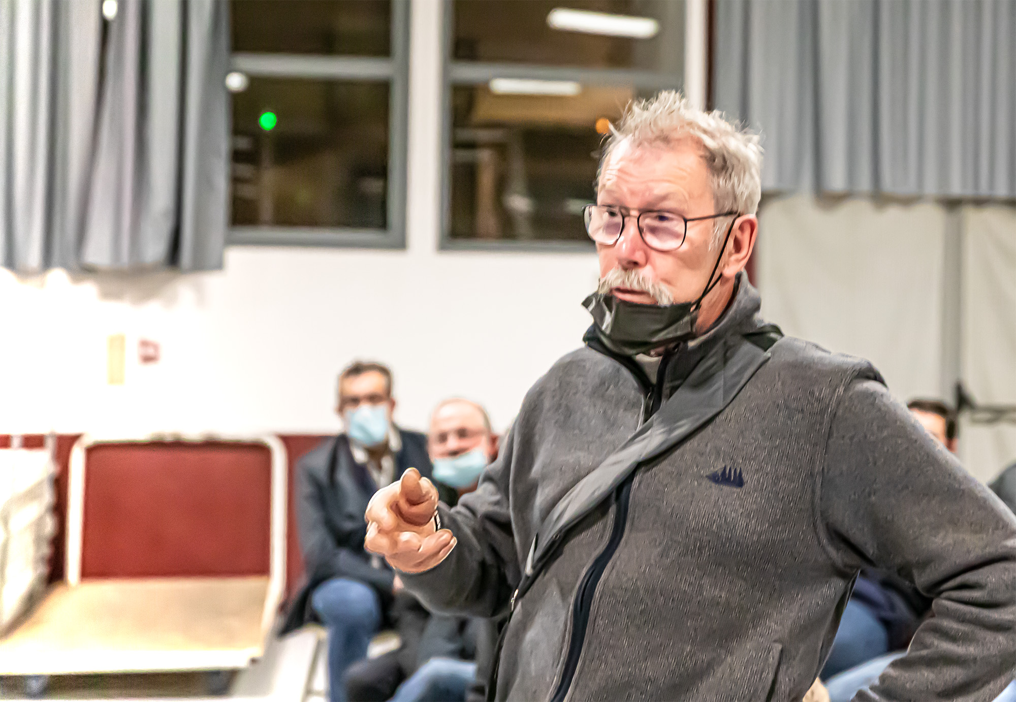 11 Poseur de question sur les forêts1bis 061221.jpg