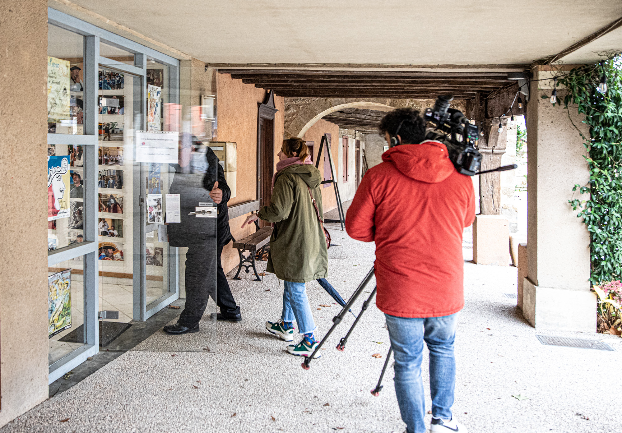 6 Maxime Fillos emmène les visiteurs  au local de l'Assoc 1bis 061221.jpg