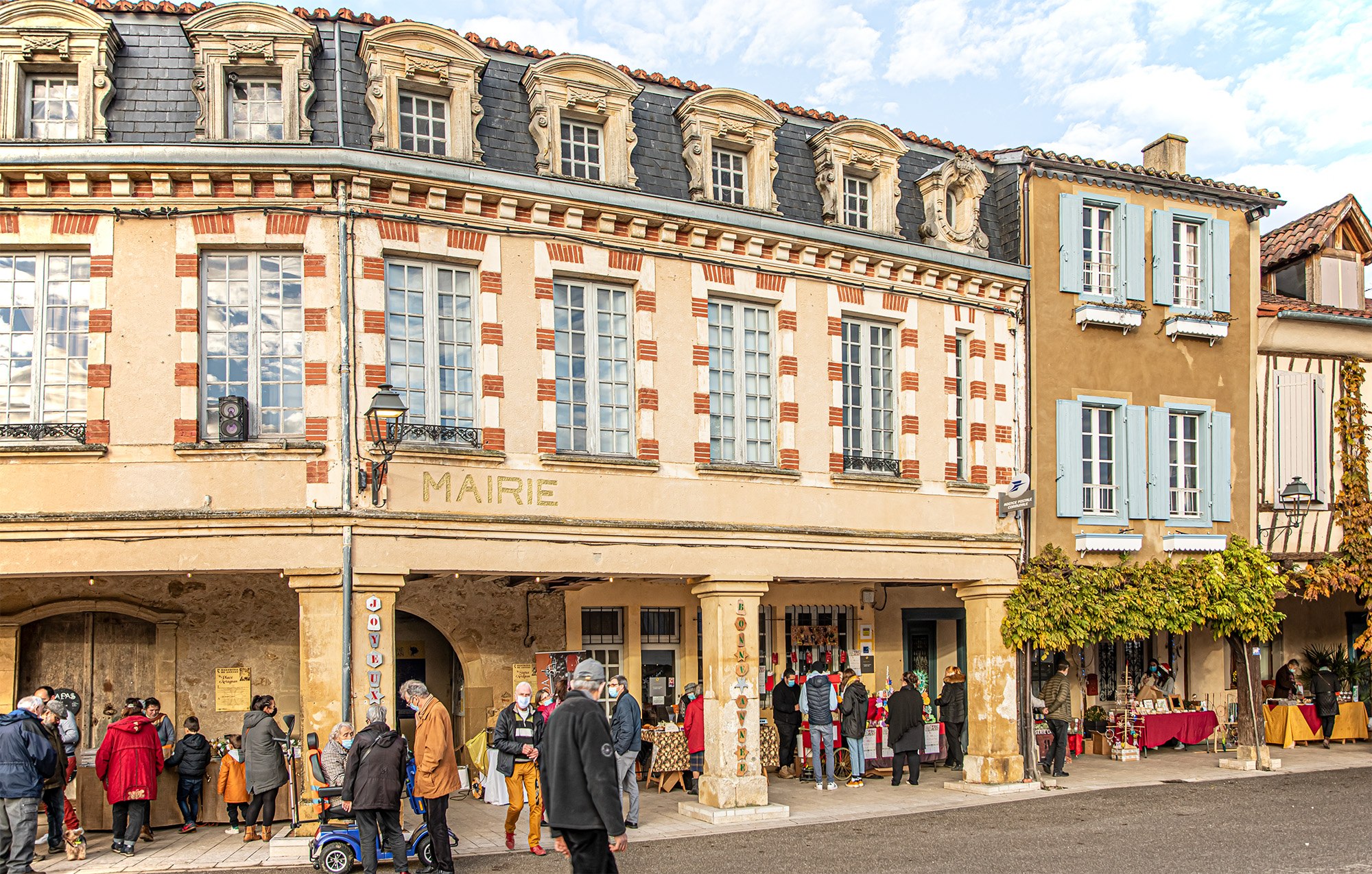 14 Une partie du marché de Noël 1bis 111221.jpg
