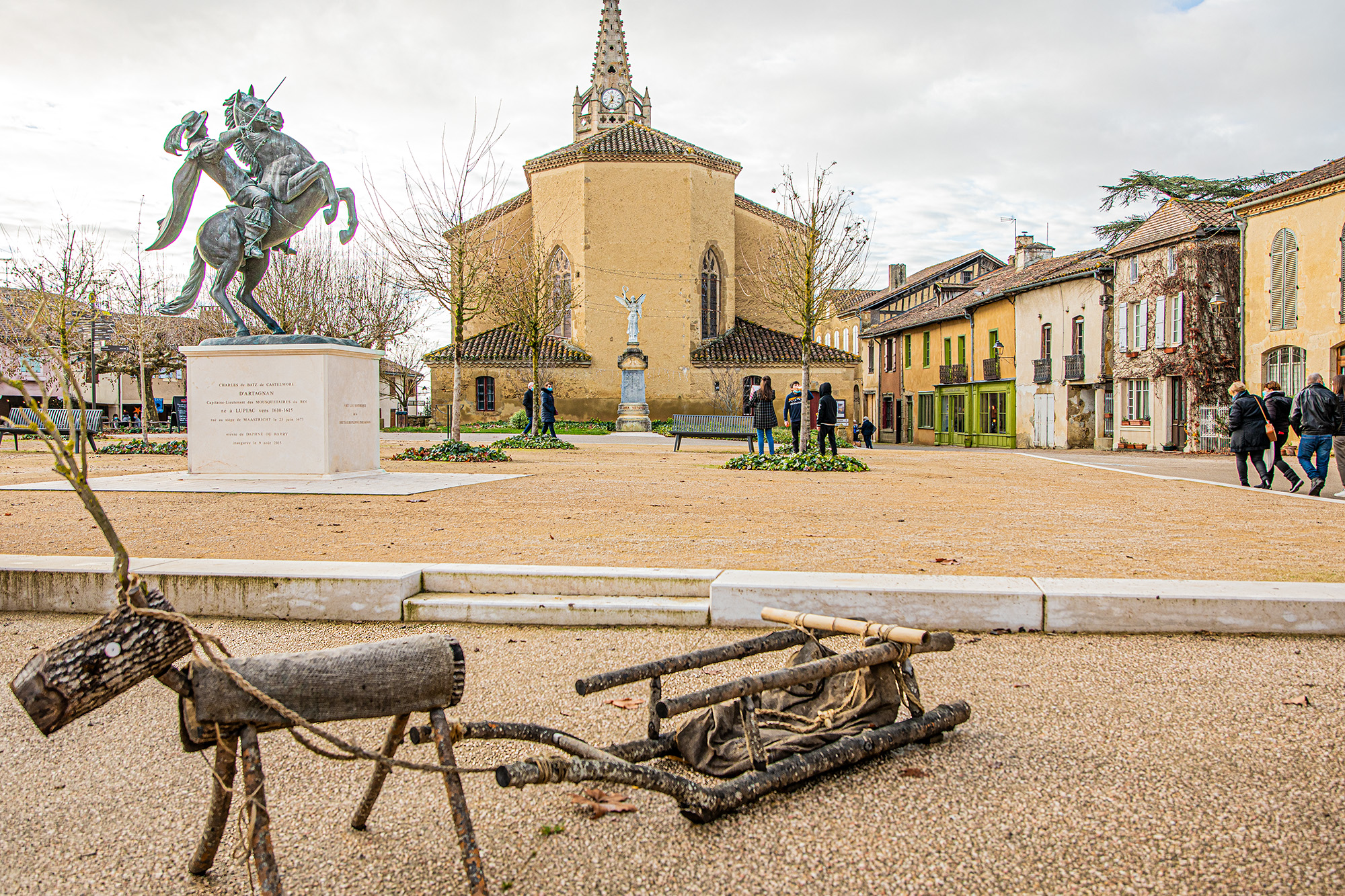 11 Le marché de Noël de Lupiac se prépare 1bis 111221.jpg
