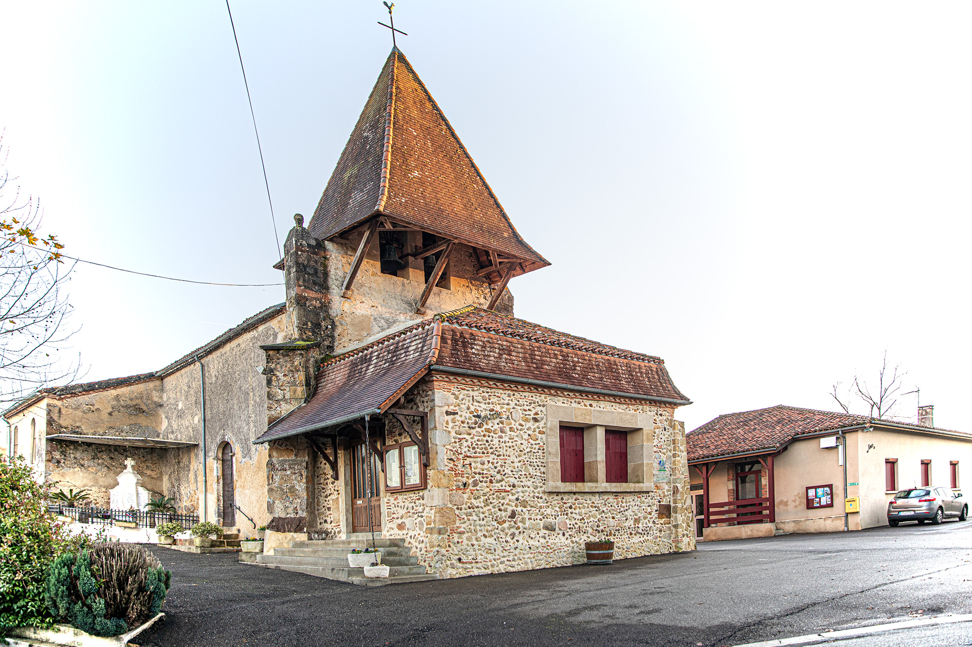 7 Eglise maire salle des fêtes de Lelin-Lapujolle 1bis 131221.jpg
