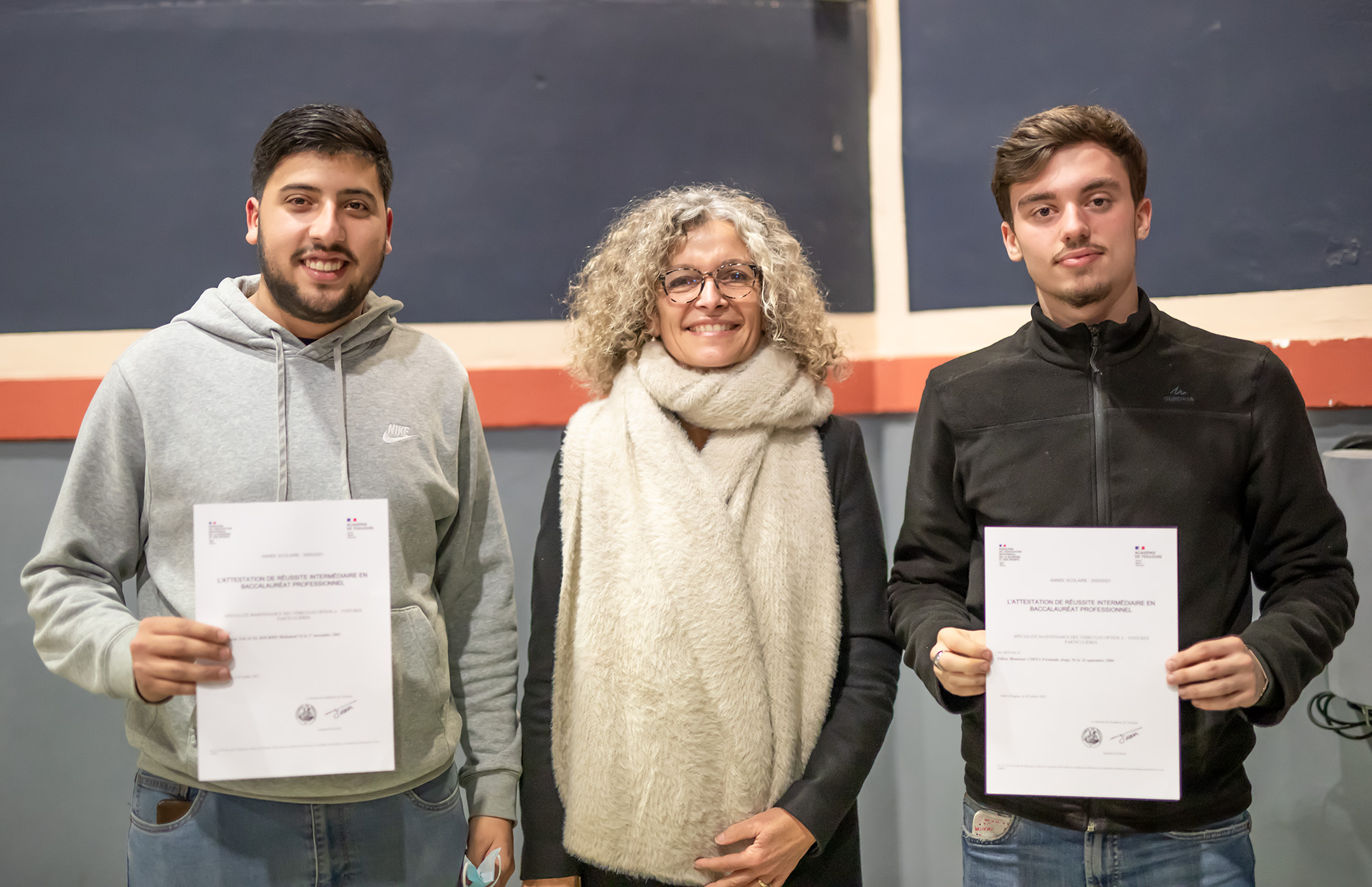 9 Fabienne Lecron avec 2 élèves 1bis 171221.jpg
