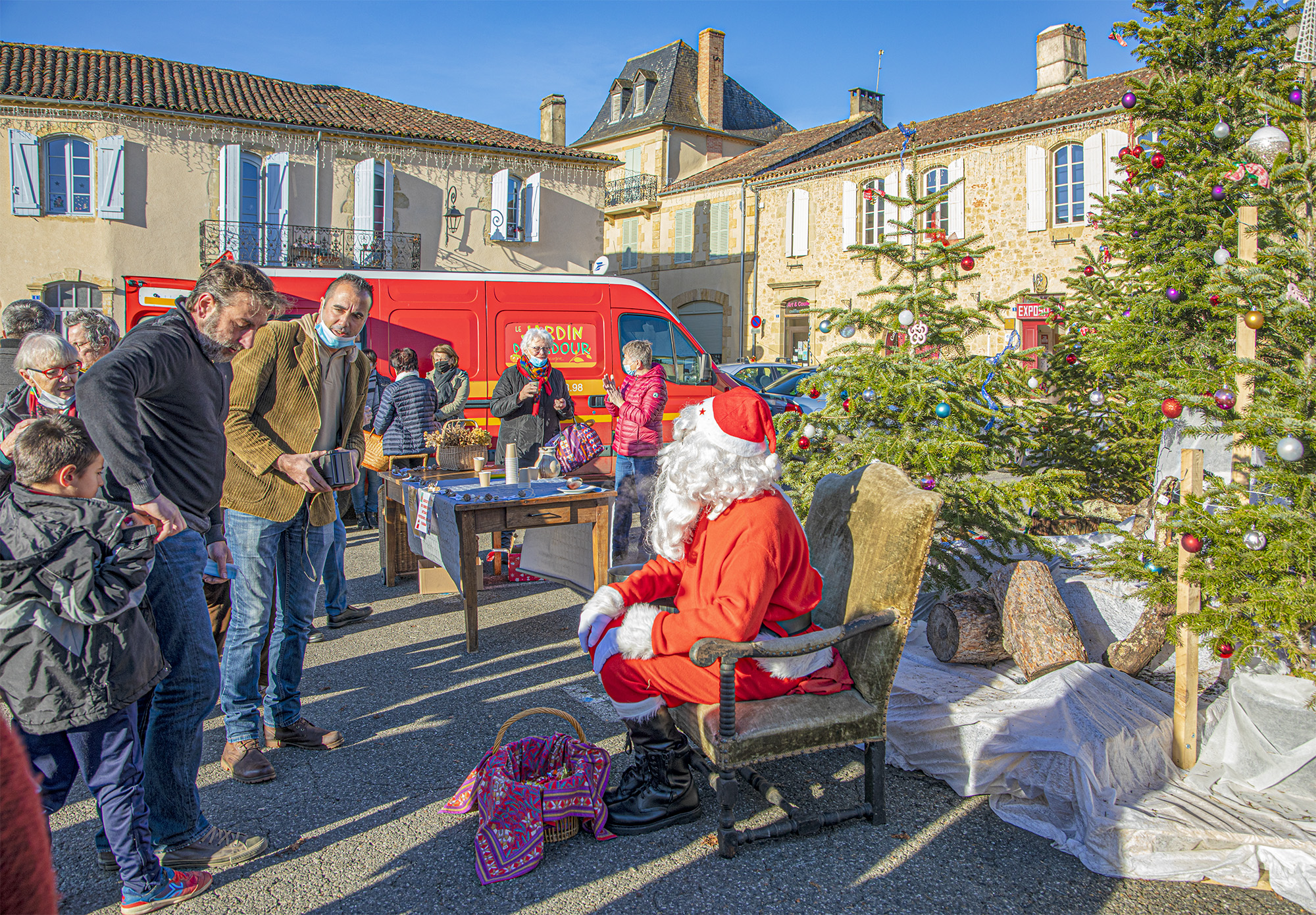 5 Un garçon timide avec le Père Noël 1bis 2012.jpg