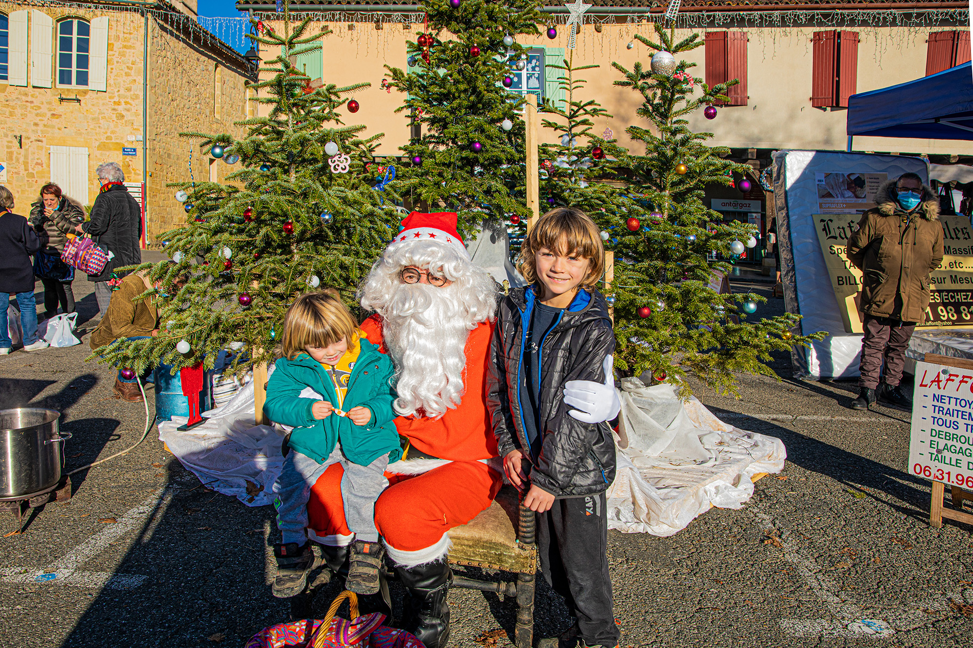 1 Le Père Noël au marché d'Aignan 1bis 2012.jpg