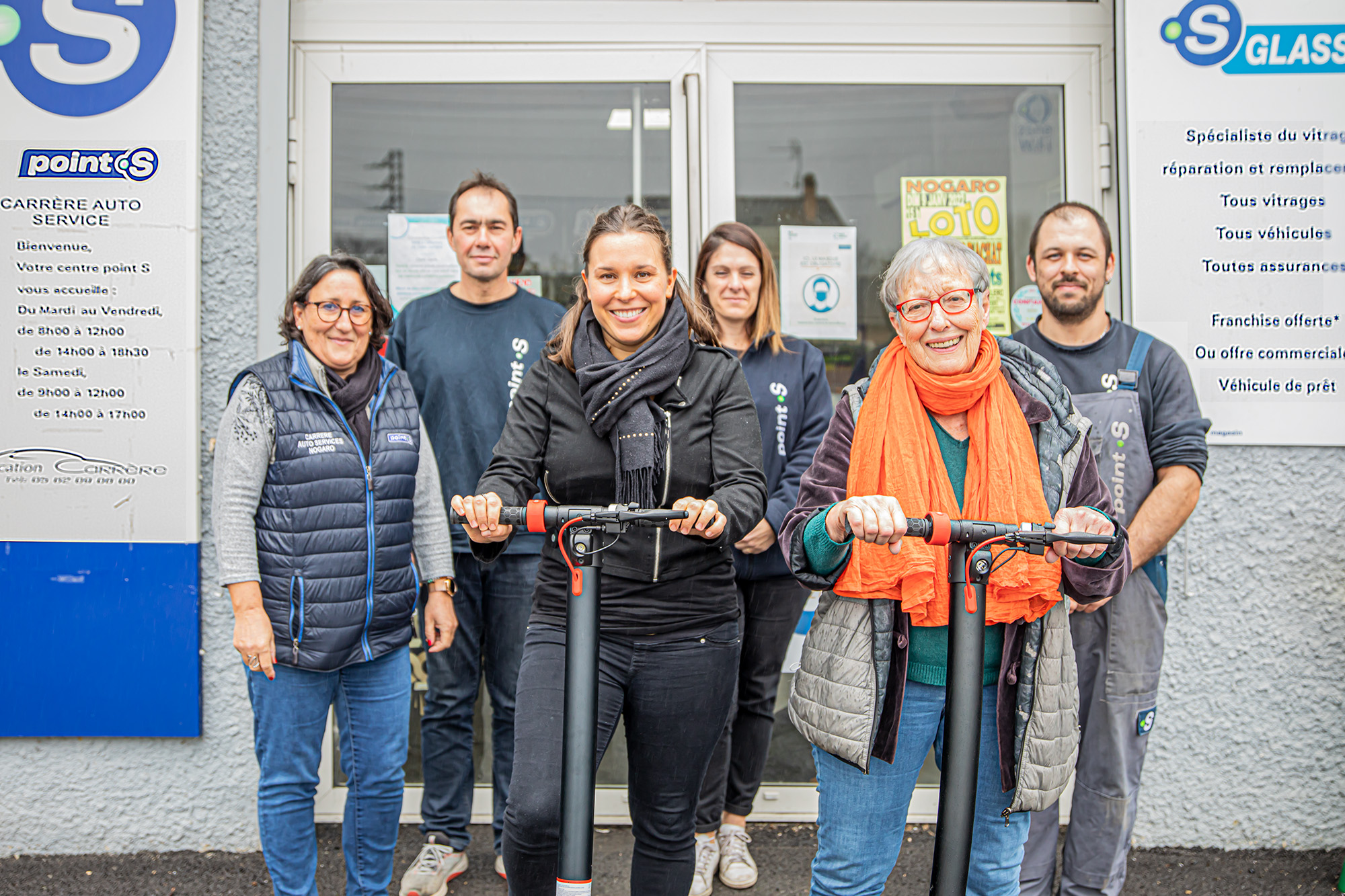 2bis Les 2 gagnantes et le pers du garage 1bis 281221.jpg