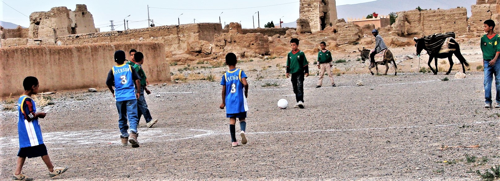 La partie de foot à N'Zala.JPG