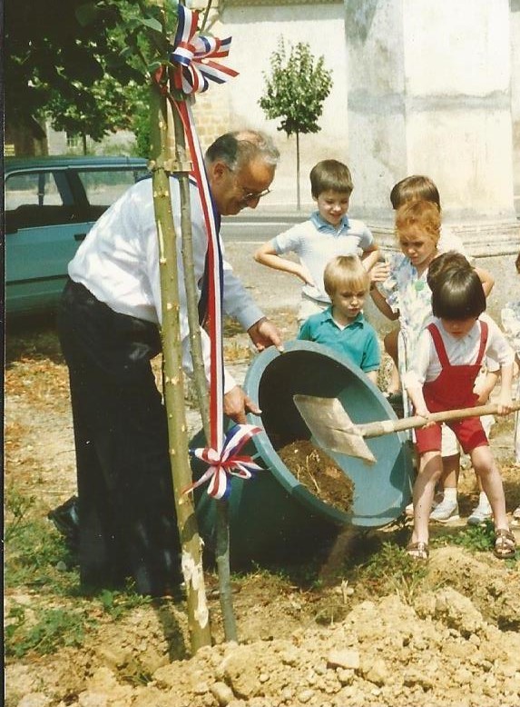 Btp p219 Betplan Arbre de la liberté -le maire 1.jpg