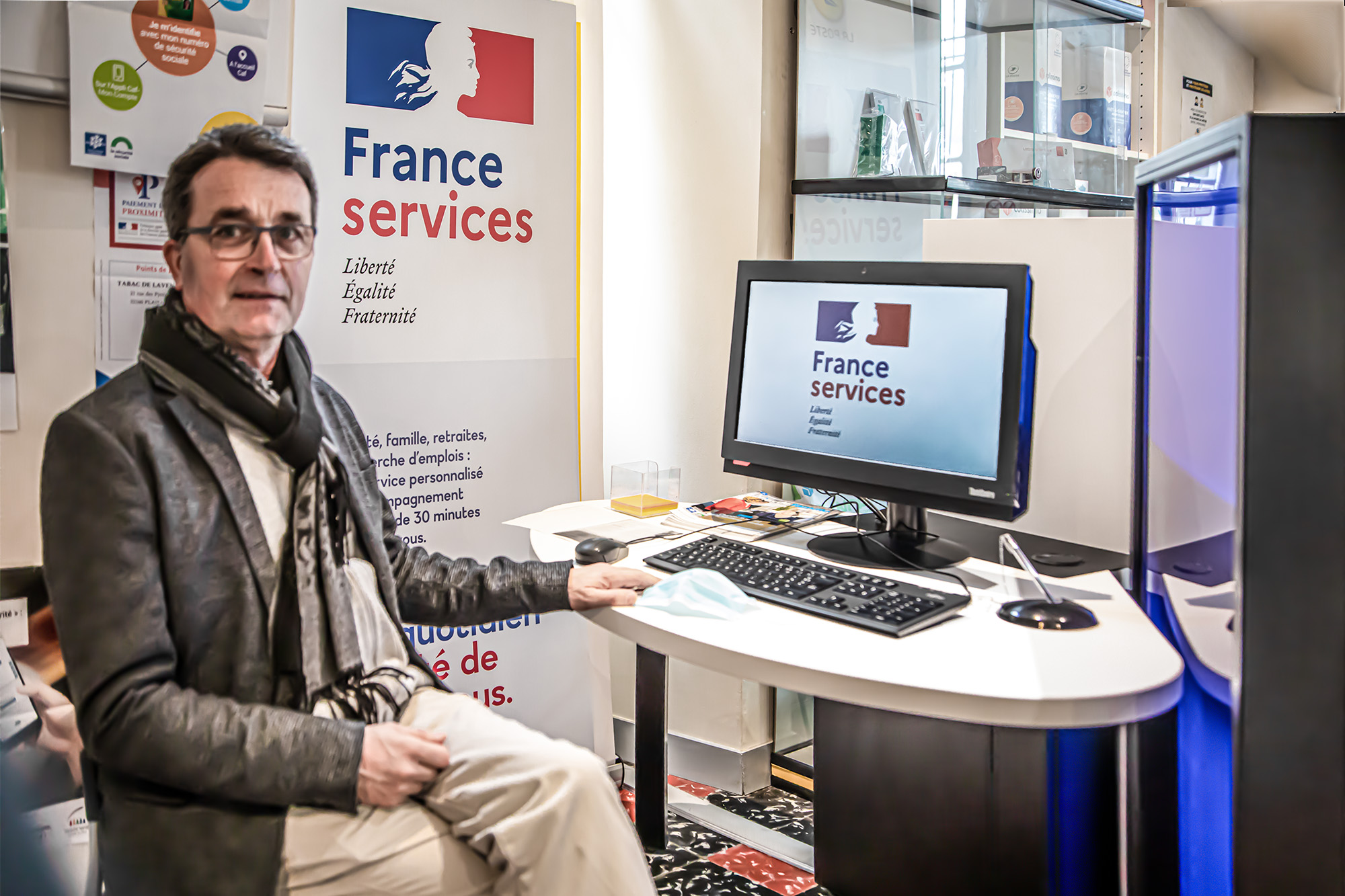 2 Gérard Peres à l'Espace France Services 1bis 310122.jpg