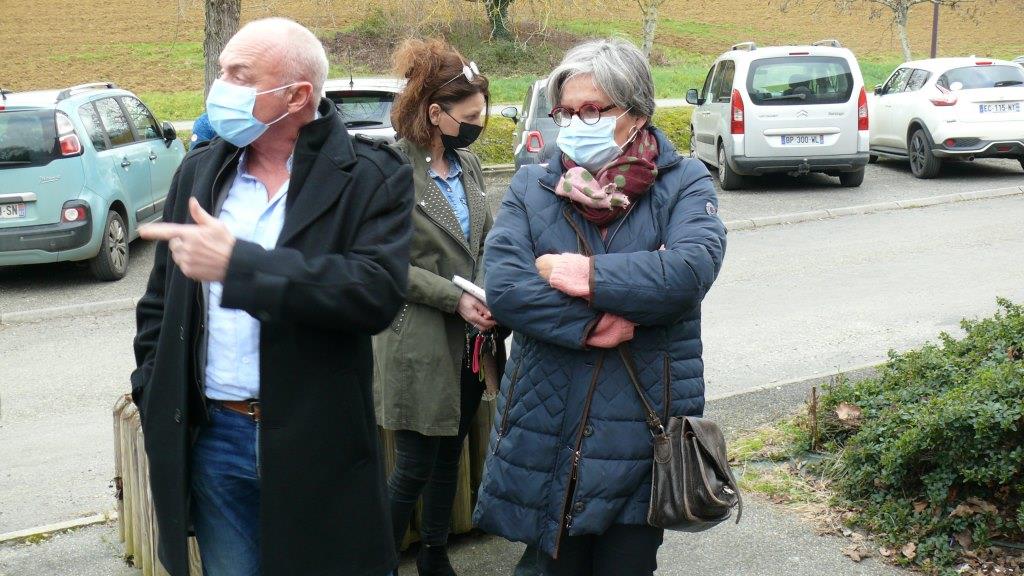 Le maire de Duran, Jean-Marc Dupuy, le maire de Castin, Pierrette Luche, Nicole Baccarino, présidente du SIIS Duran Castin.JPG