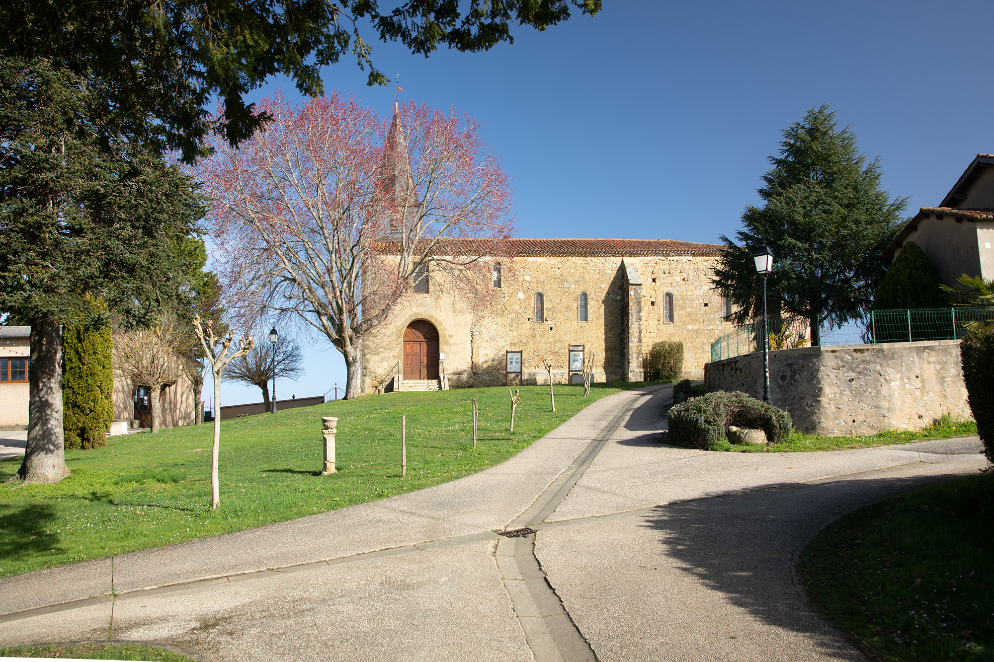 2 Autre vue du centre du village de Gazax-et-Baccarisse 1bis 220222.jpg