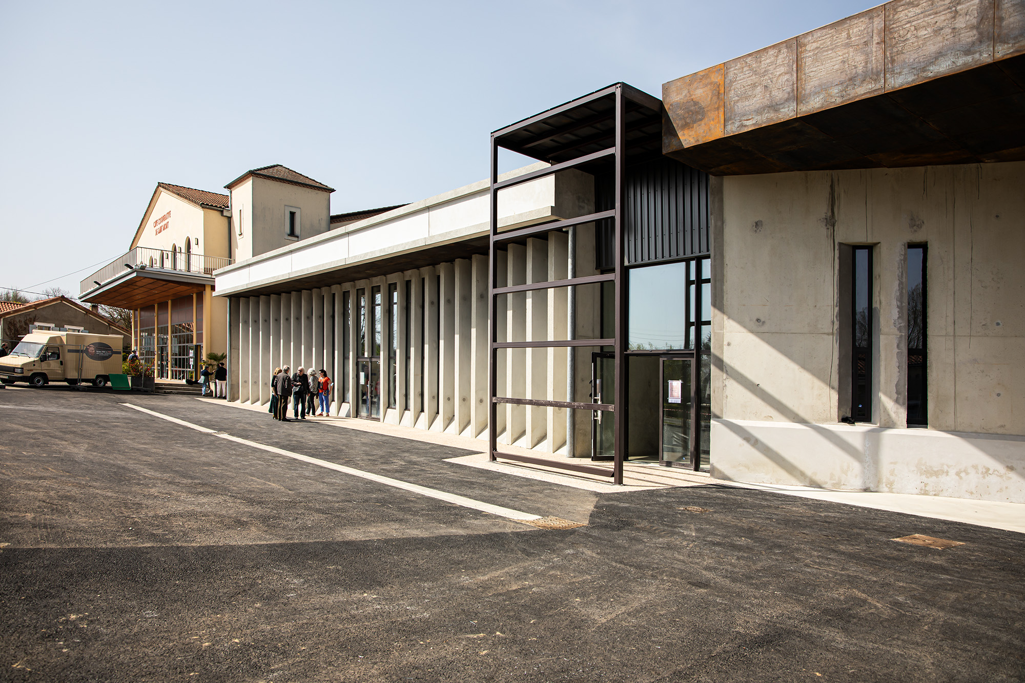 13 Façade du nouveau chai expérimental 1bs 260322_.jpg