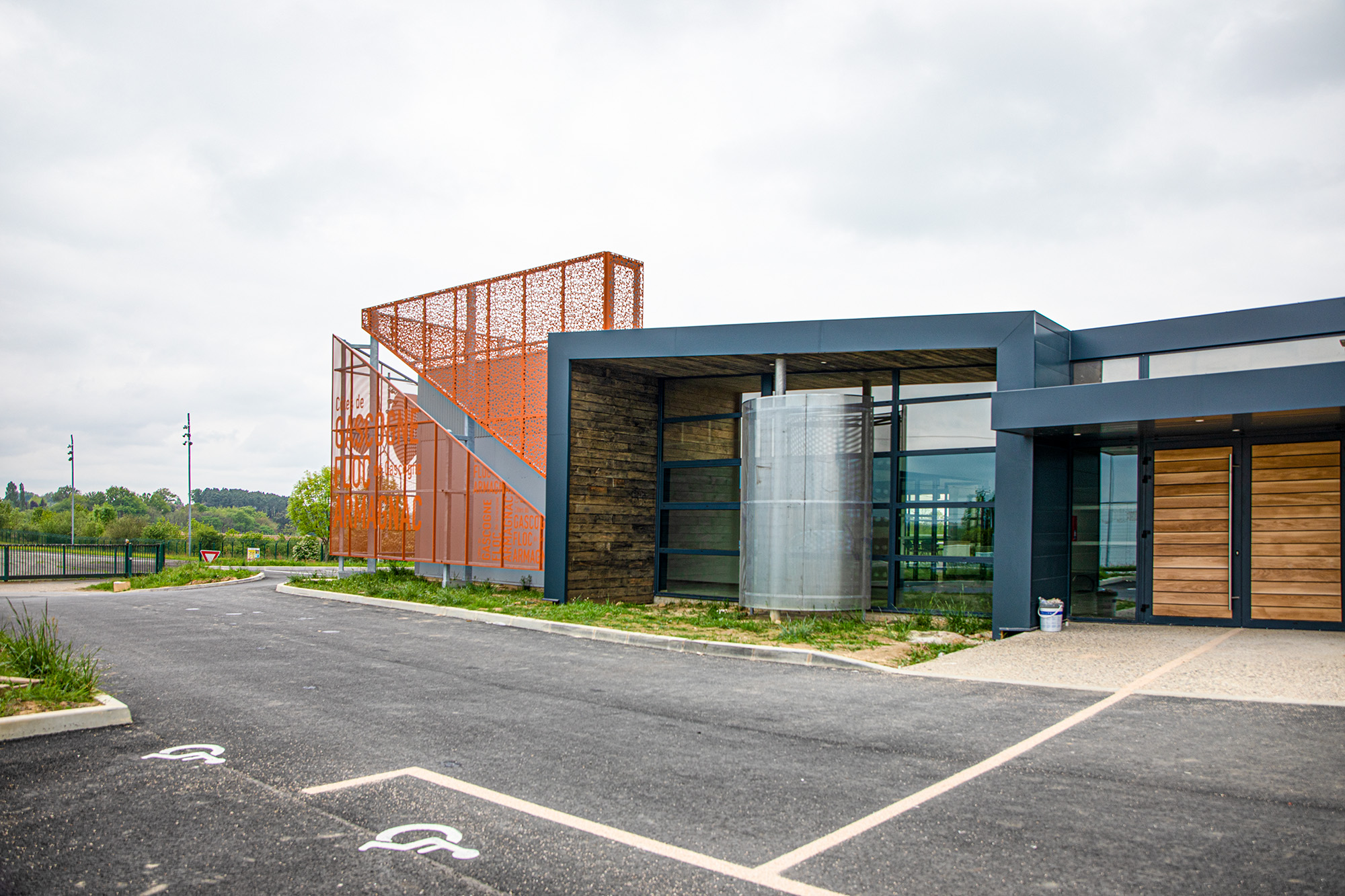 2 Façade de la Maison du vignoble de Gascogne et de l'armagnac à Eauze 1bis 280422.jpg