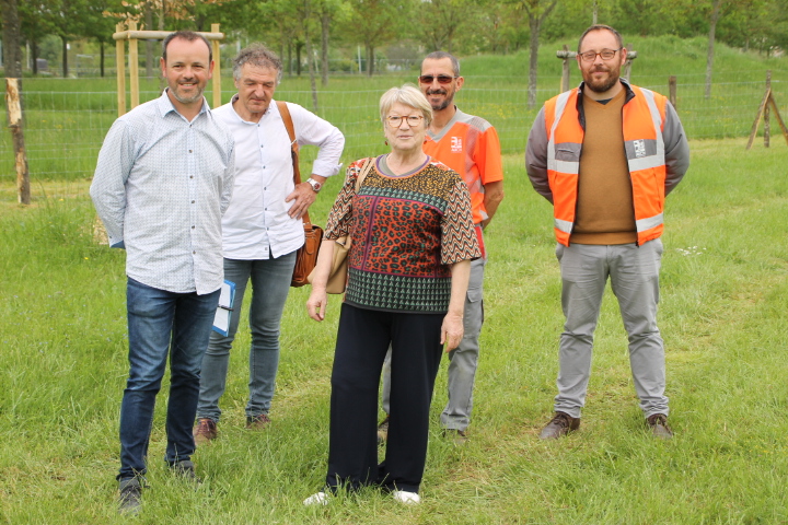 Françoise Carrié, adjointe au maire chargée de la nature et du cadre de vie avec l'équipe responsable